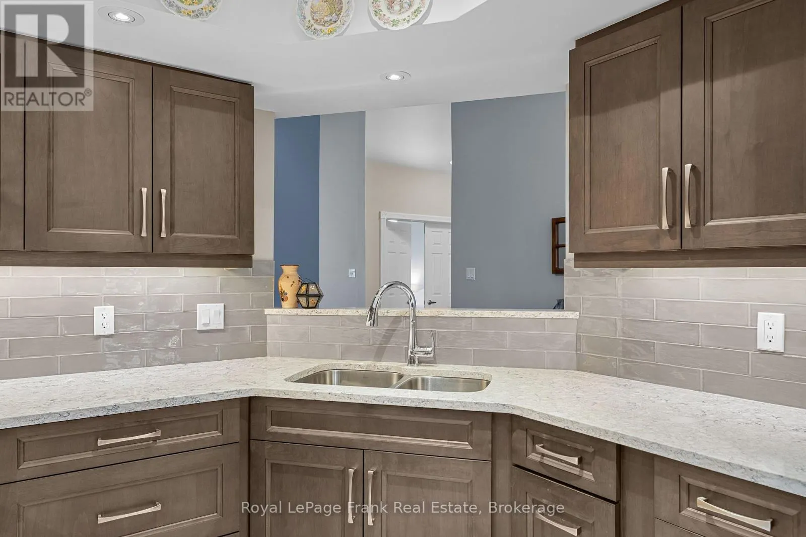 403 - 1 SHERWOOD STREET #403