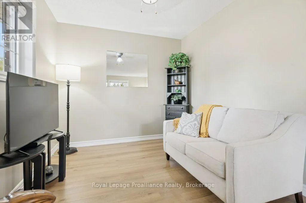 20 - 351 CANNIFTON ROAD N #20