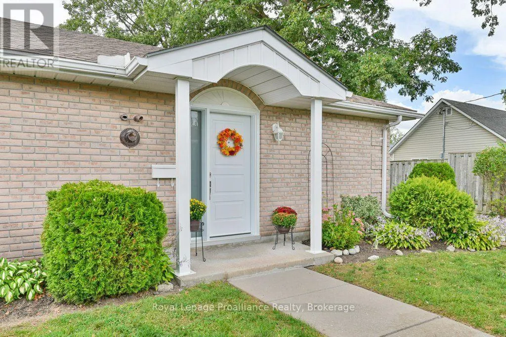 20 - 351 CANNIFTON ROAD N #20