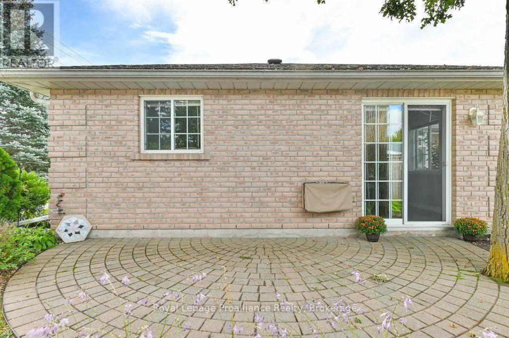 20 - 351 CANNIFTON ROAD N #20