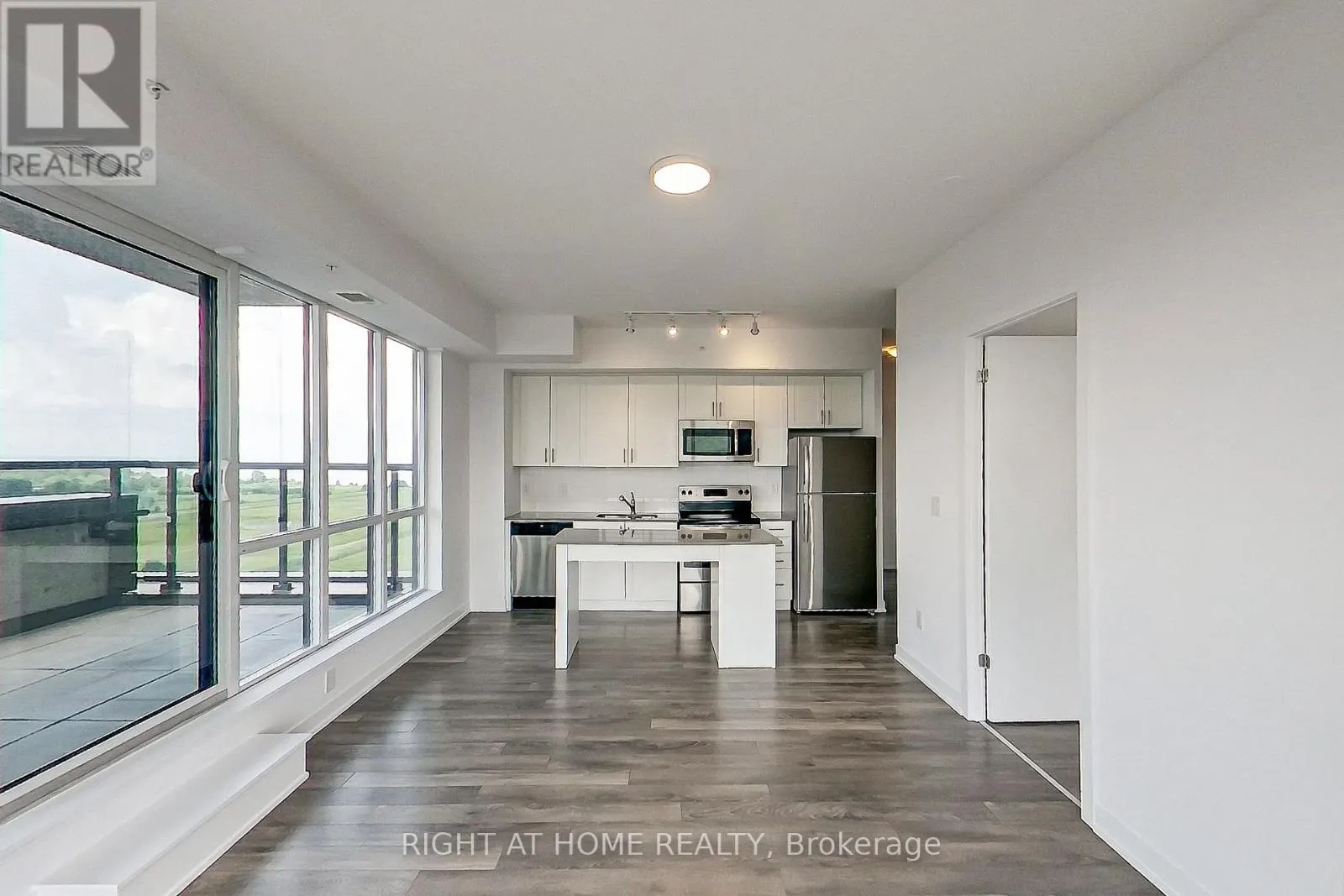 1101 - 550 NORTH SERVICE ROAD