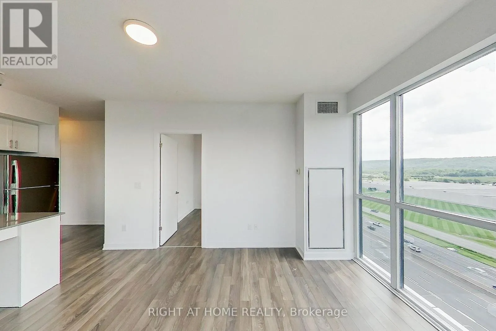 1101 - 550 NORTH SERVICE ROAD