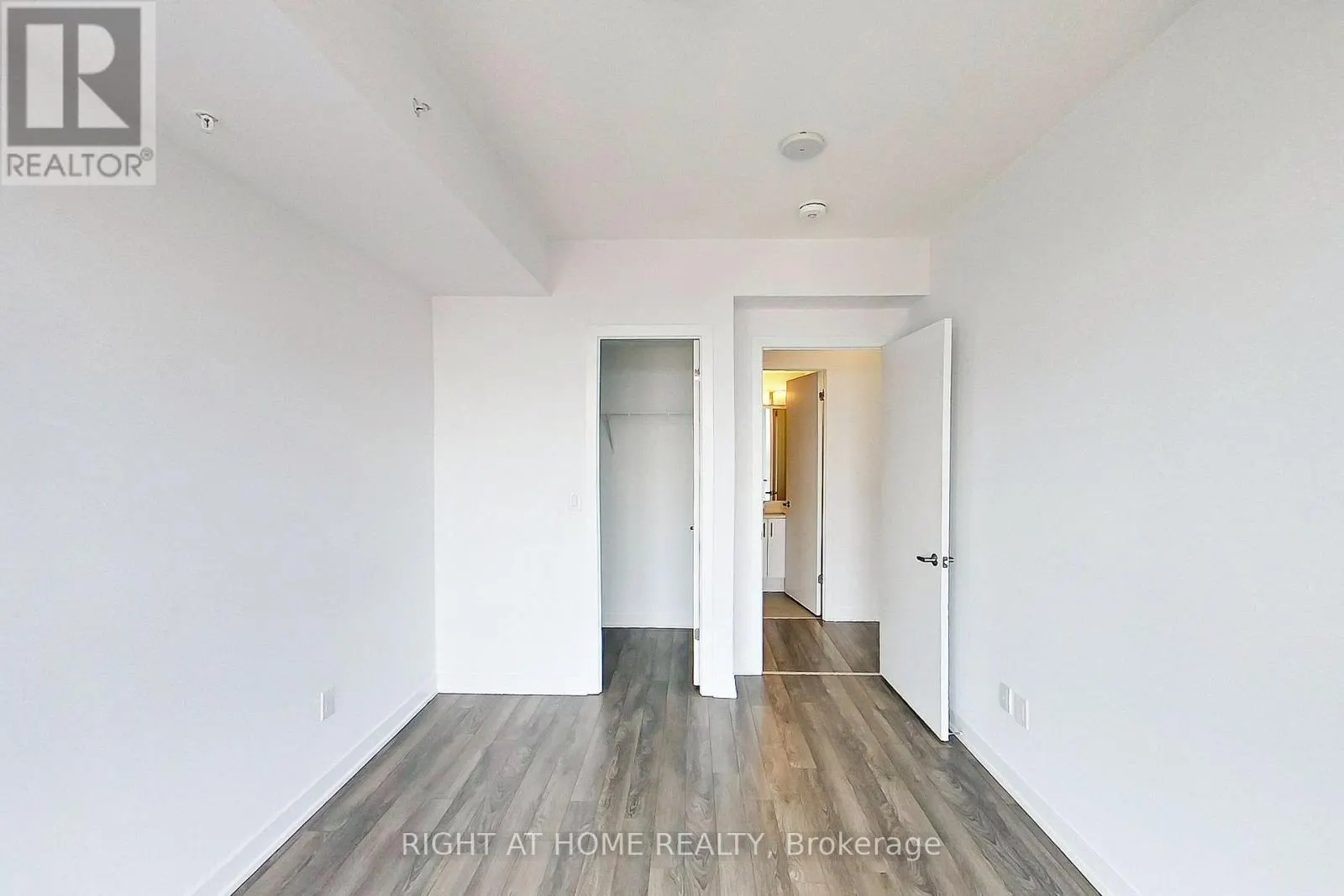 1101 - 550 NORTH SERVICE ROAD