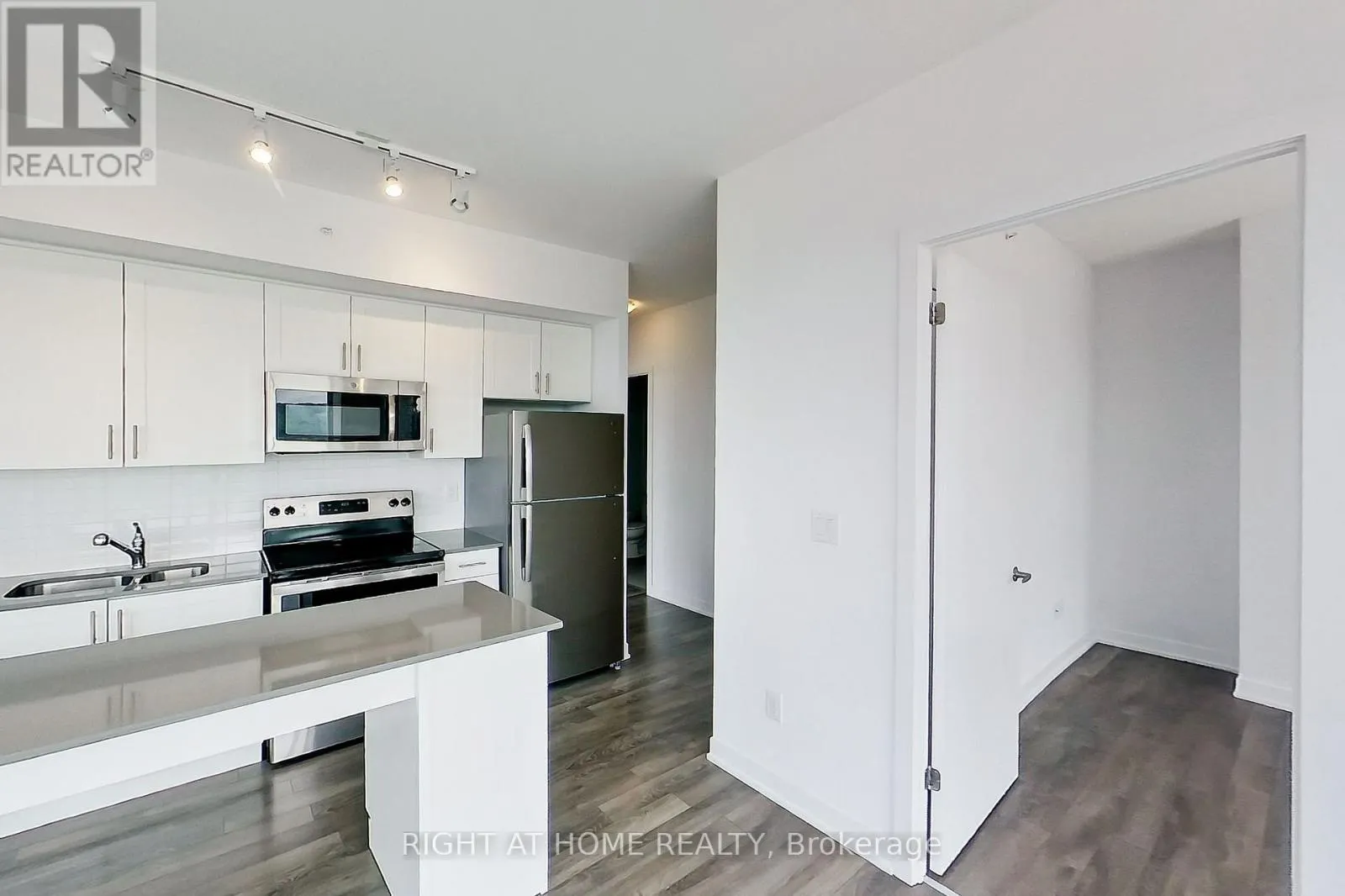1101 - 550 NORTH SERVICE ROAD