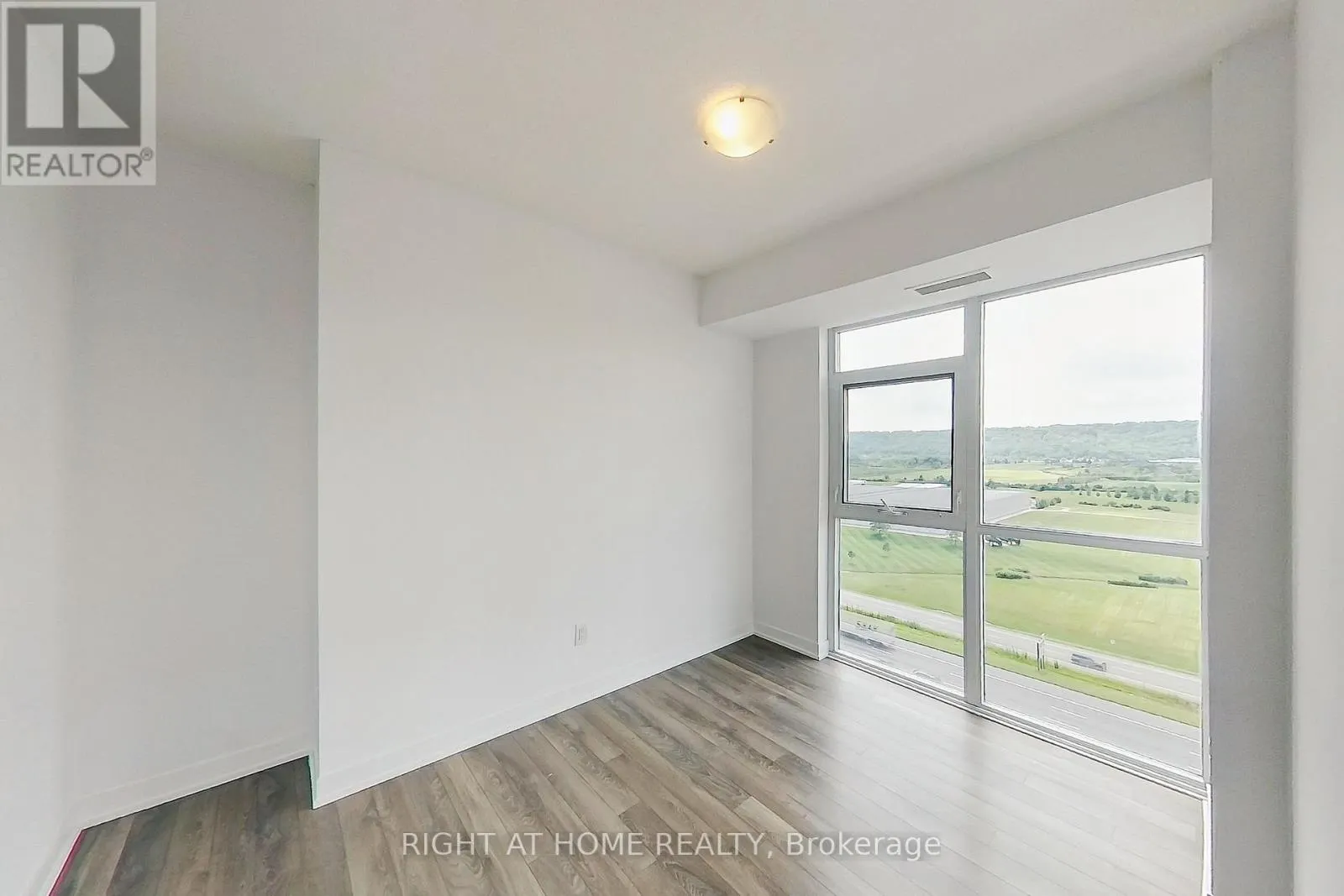 1101 - 550 NORTH SERVICE ROAD
