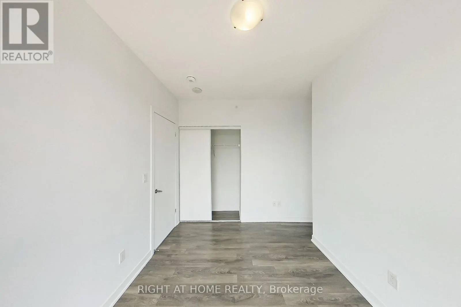 1101 - 550 NORTH SERVICE ROAD