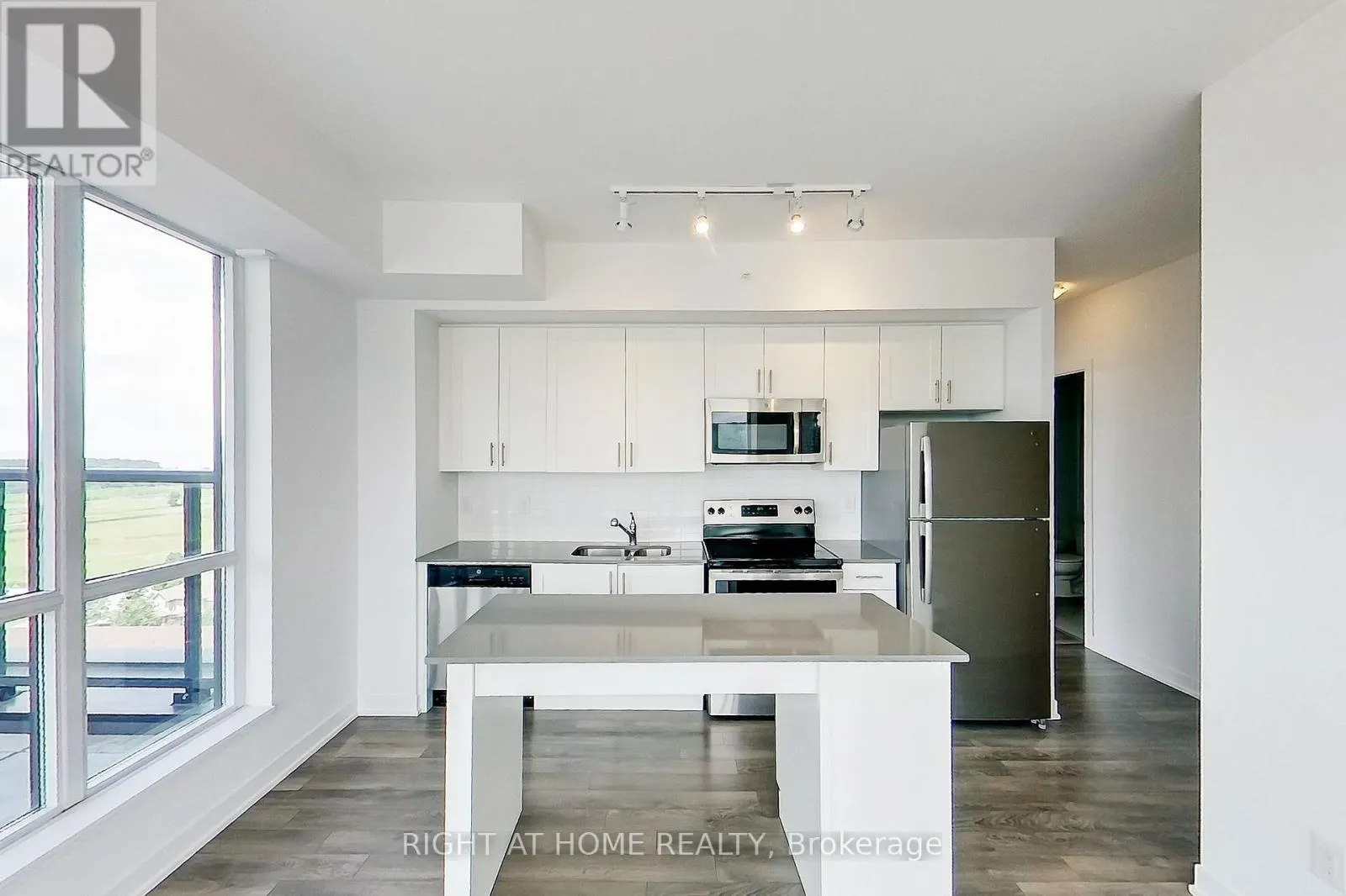 1101 - 550 NORTH SERVICE ROAD