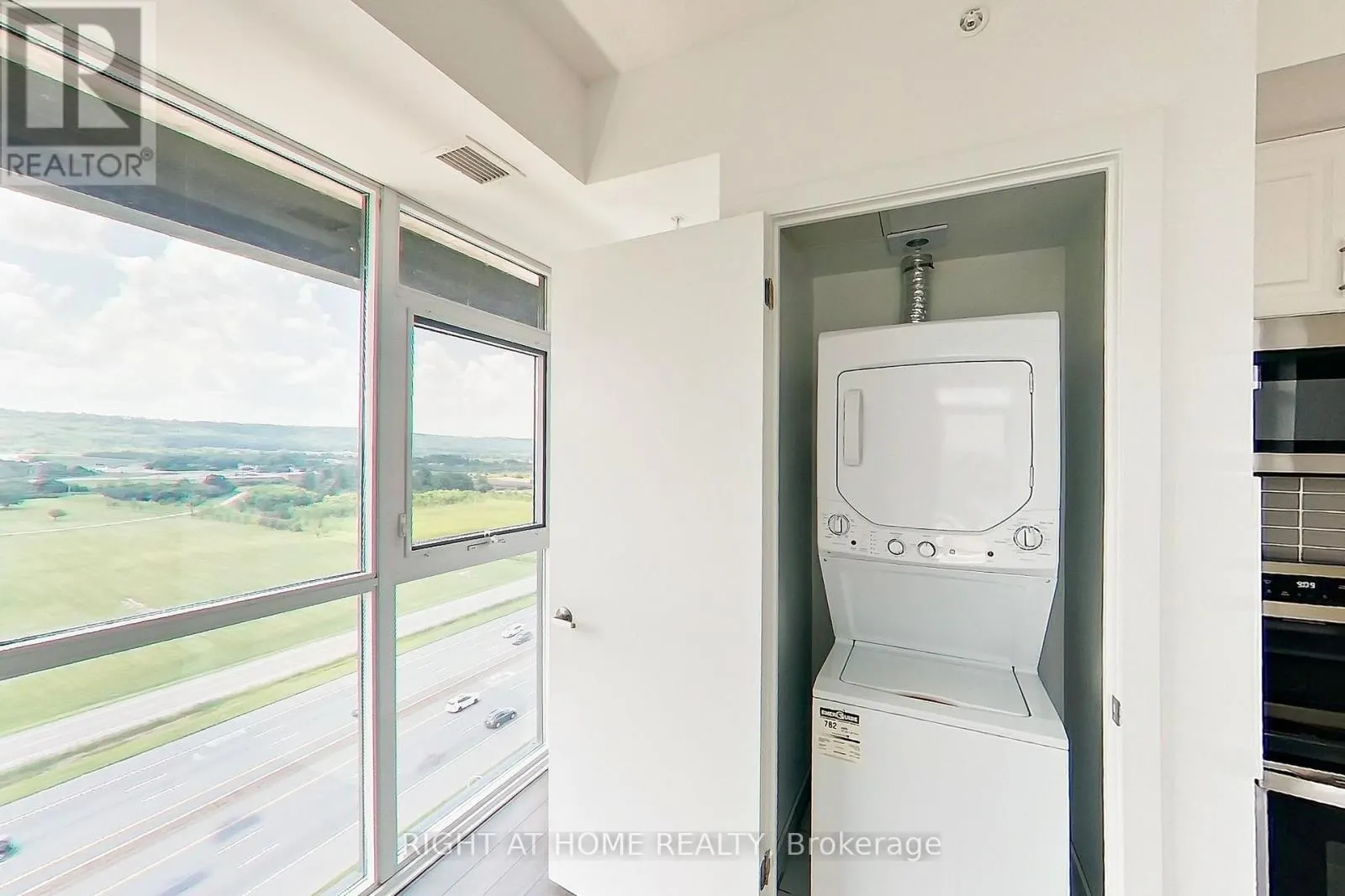 1208 - 550 NORTH SERVICE ROAD