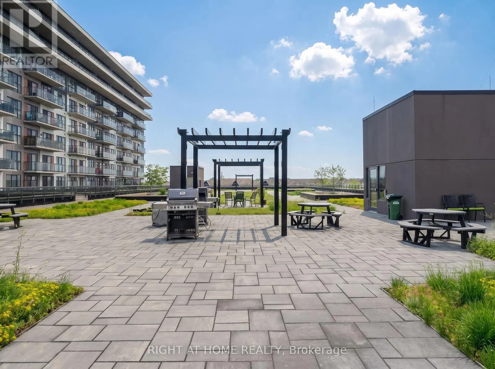 1208 - 550 NORTH SERVICE ROAD