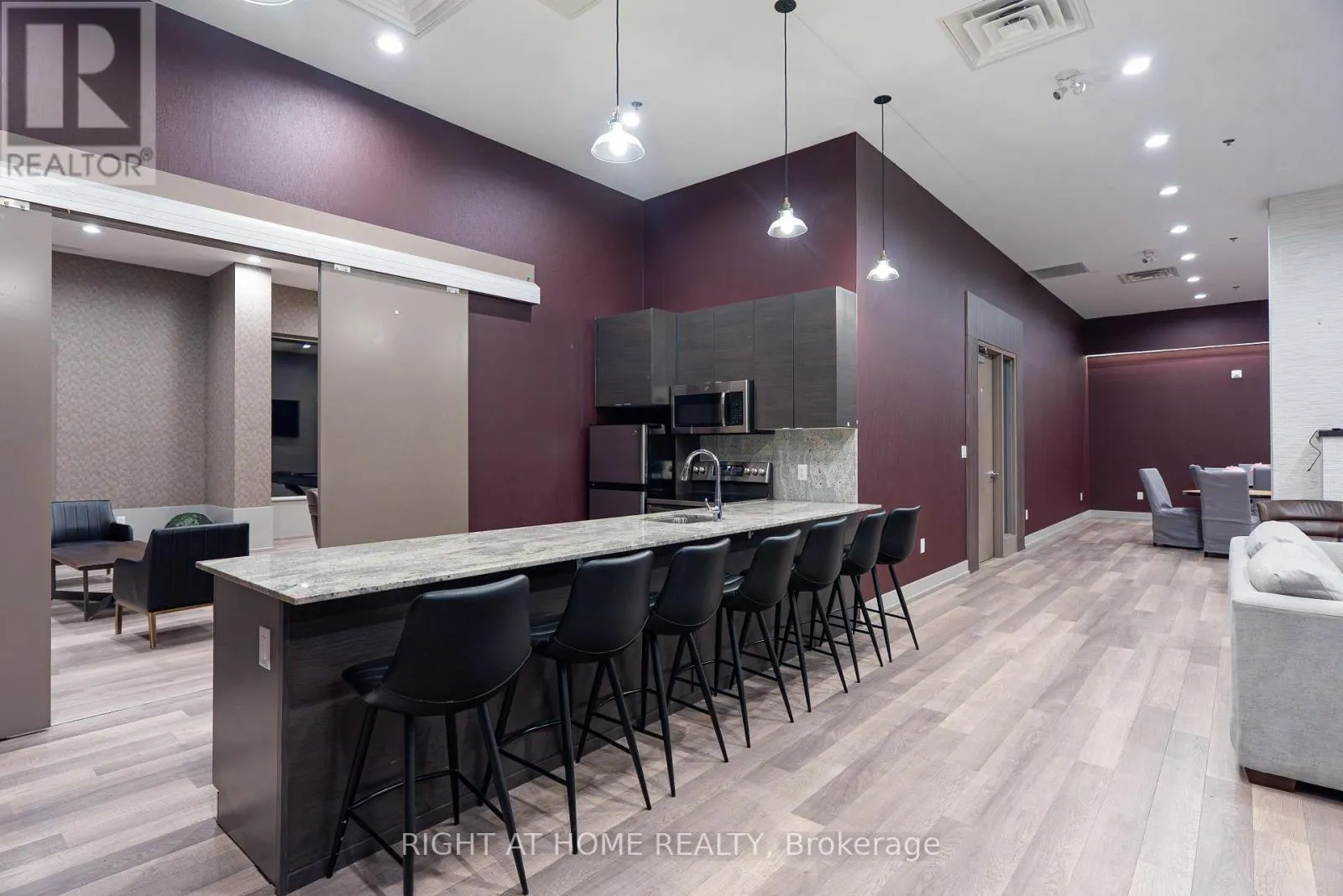 1208 - 550 NORTH SERVICE ROAD