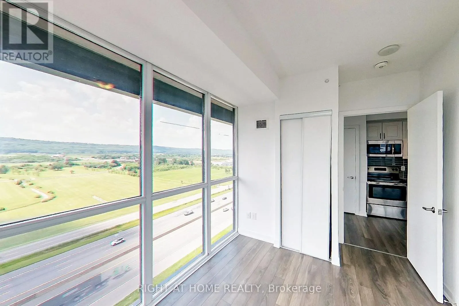 1208 - 550 NORTH SERVICE ROAD