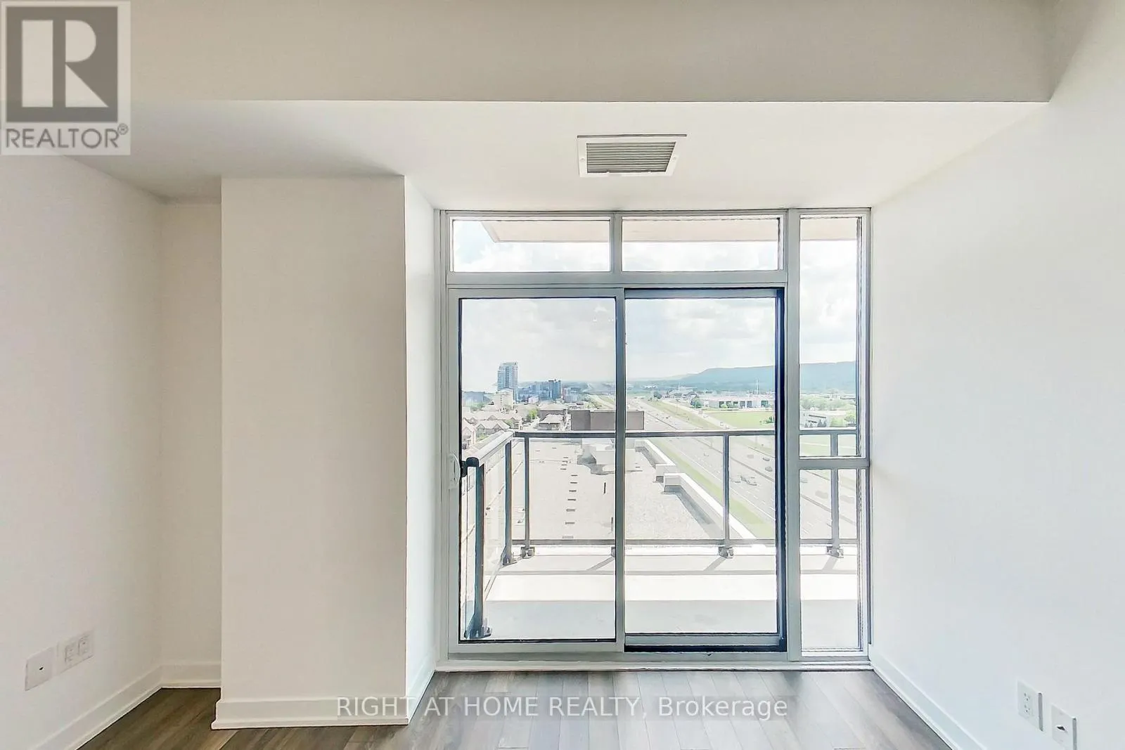 1208 - 550 NORTH SERVICE ROAD