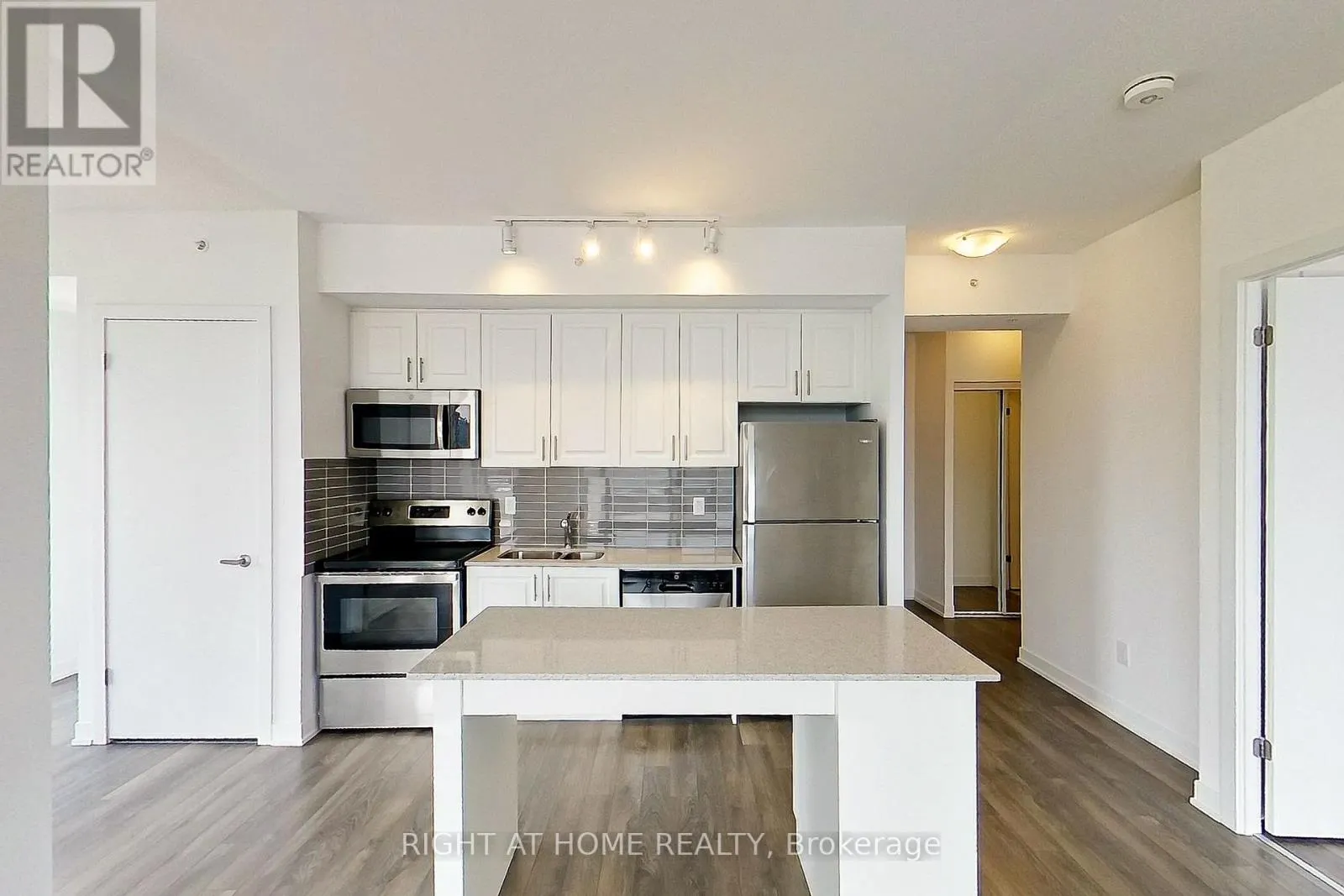 1208 - 550 NORTH SERVICE ROAD