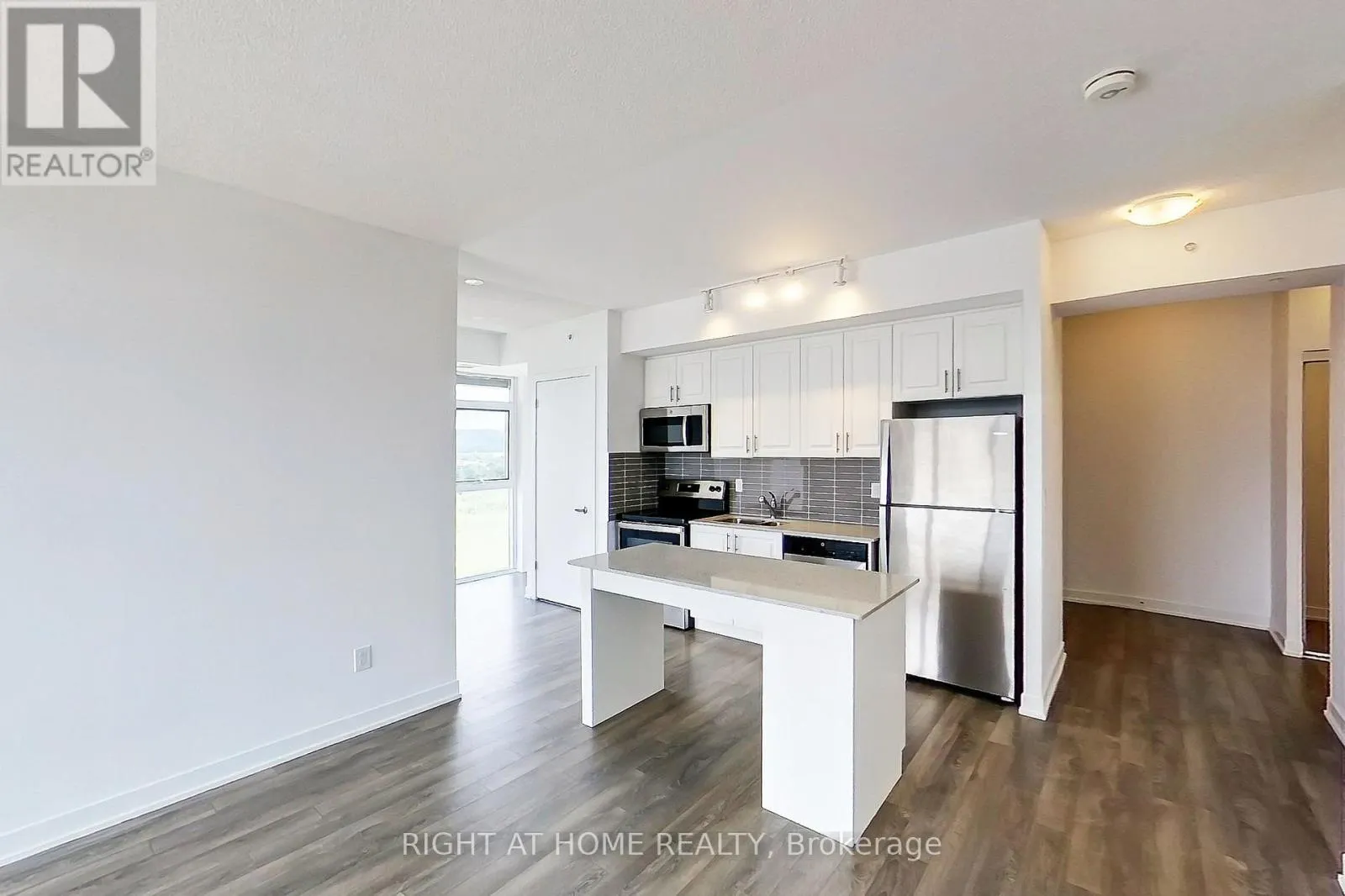 1208 - 550 NORTH SERVICE ROAD