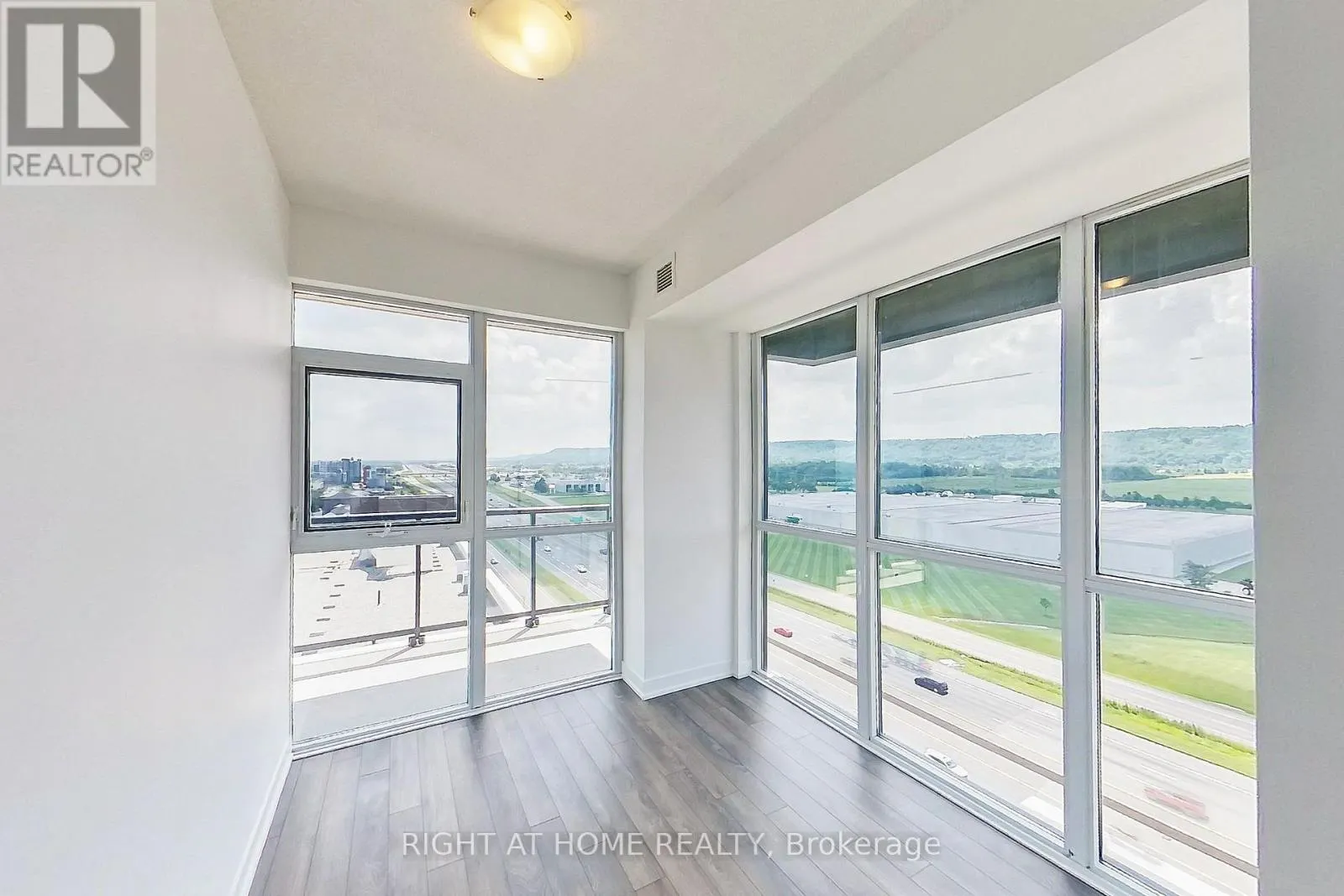 1208 - 550 NORTH SERVICE ROAD