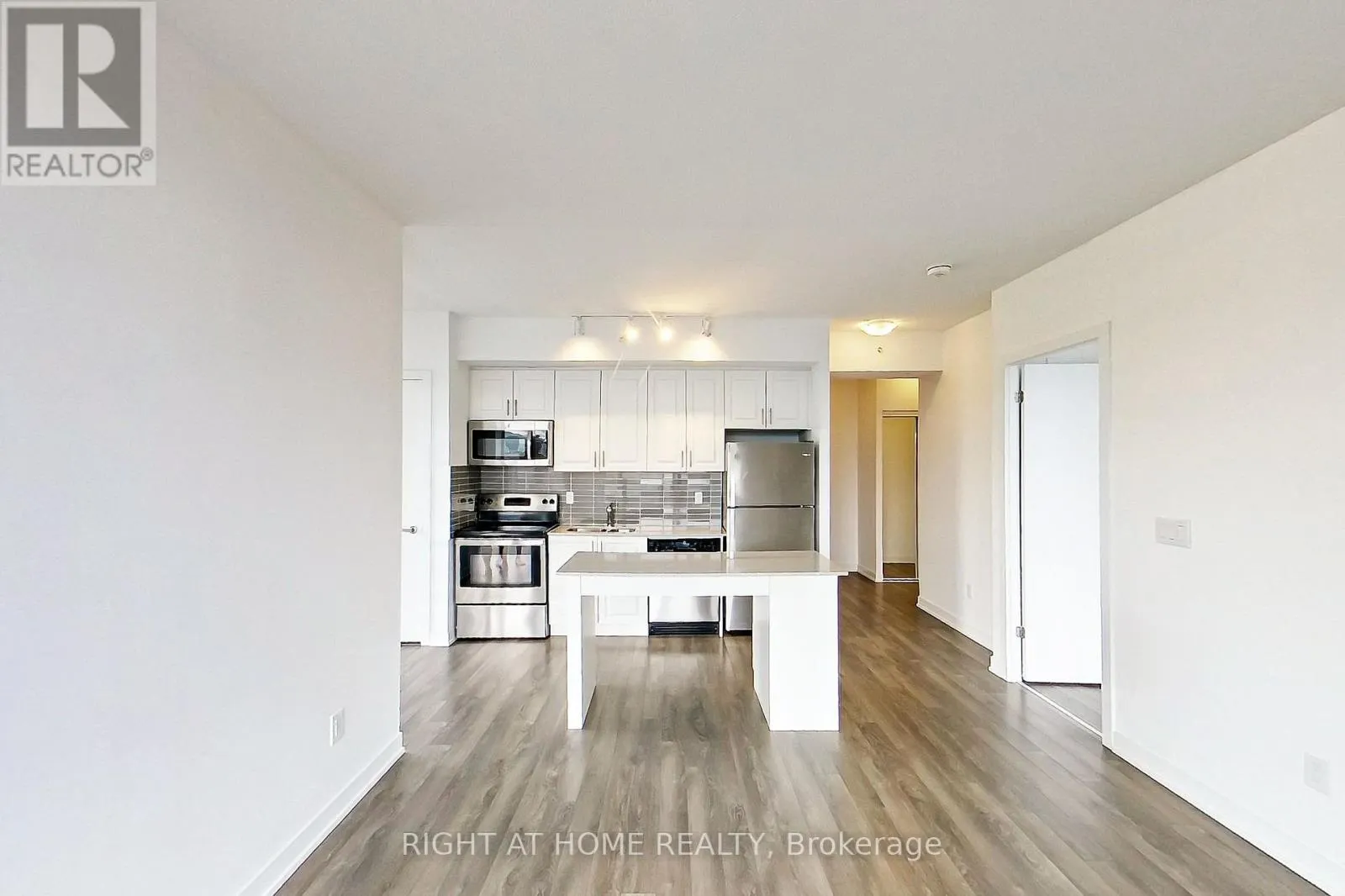 1208 - 550 NORTH SERVICE ROAD