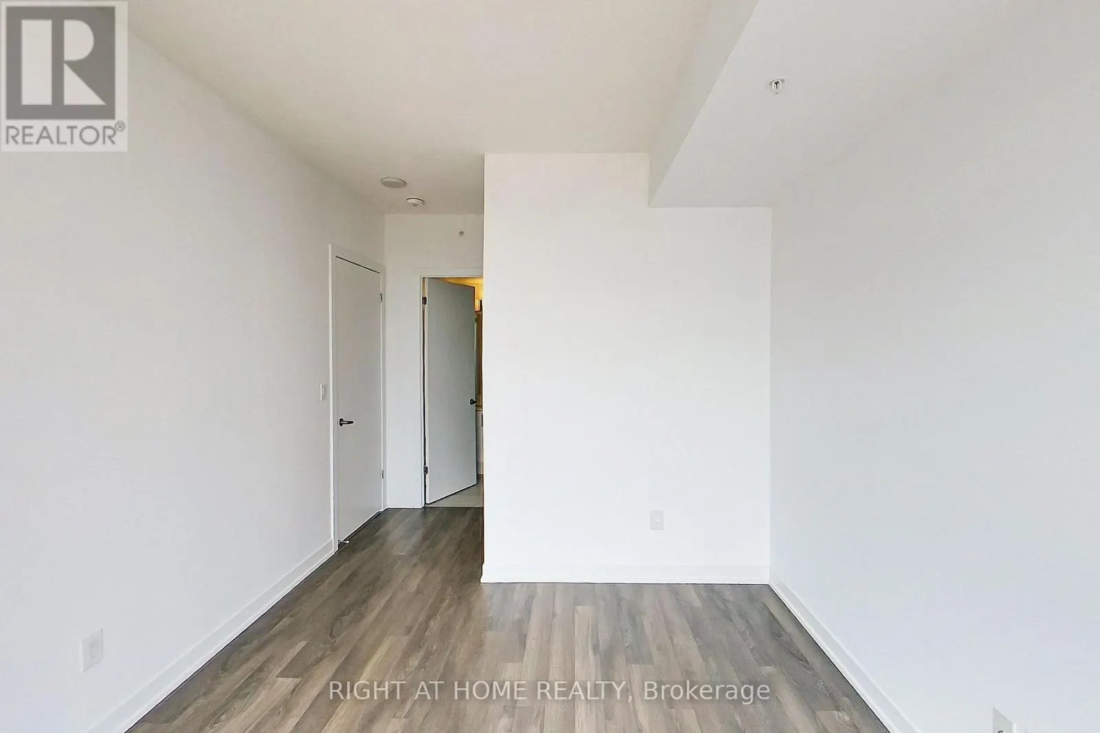 1208 - 550 NORTH SERVICE ROAD