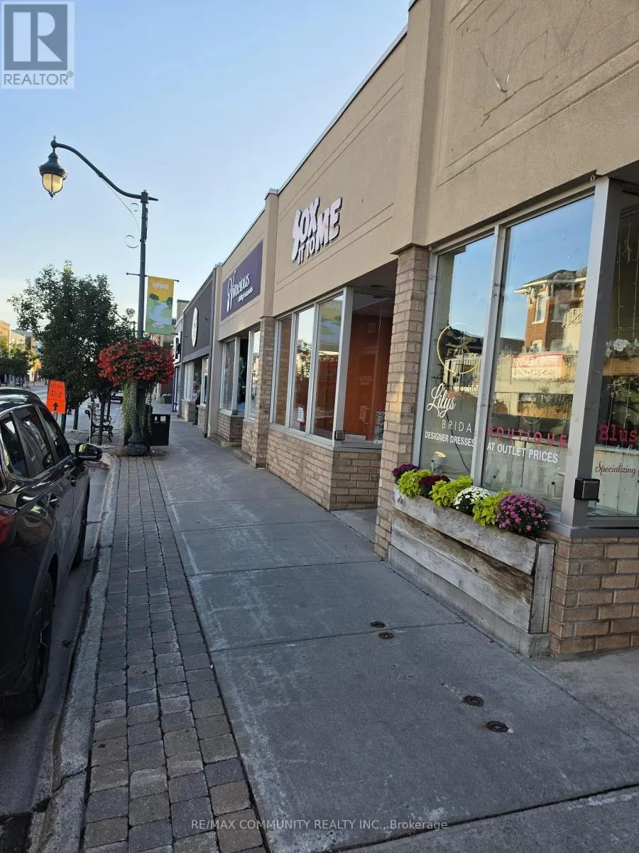 103 DUNDAS STREET E