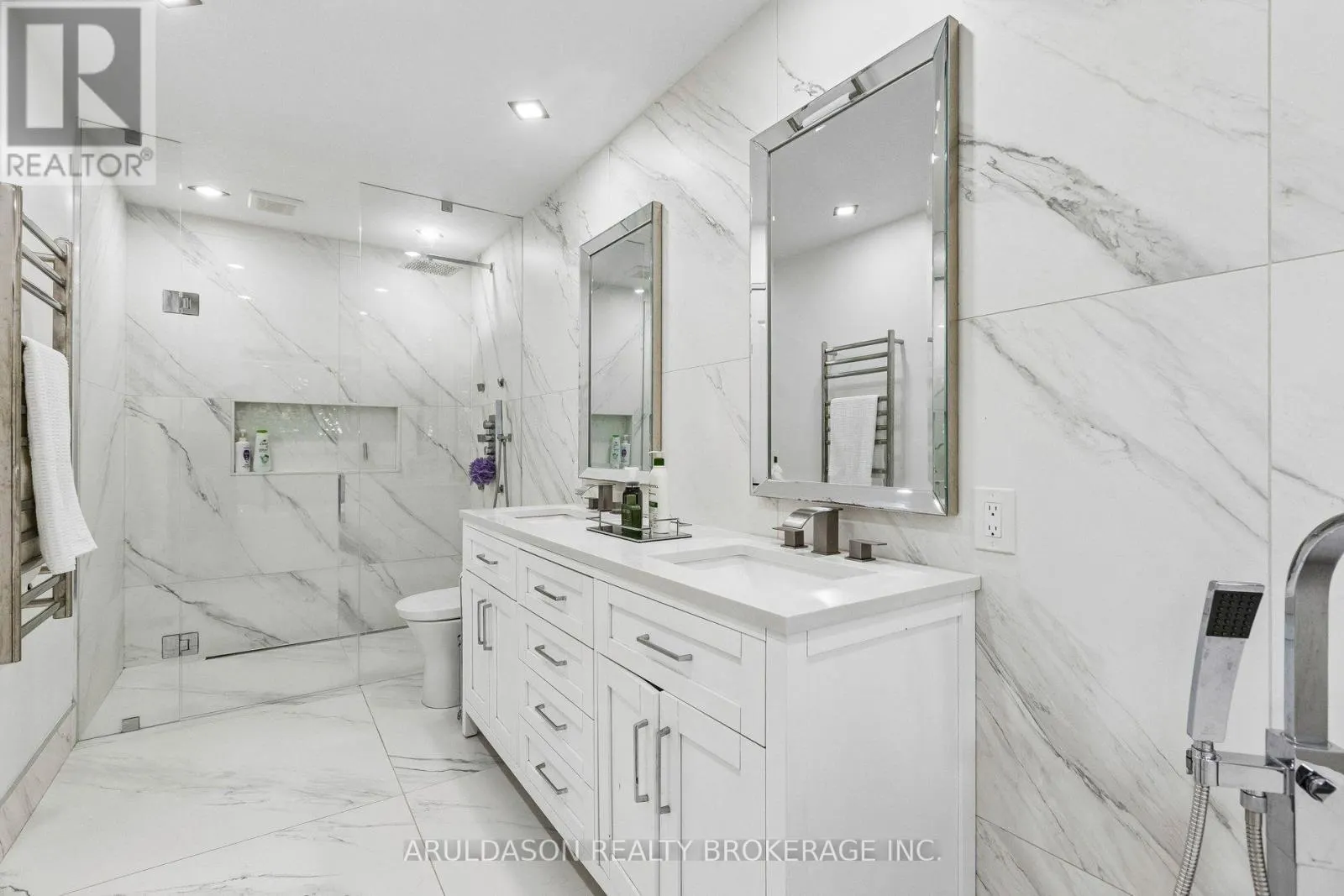 827 GREY ALDER COURT