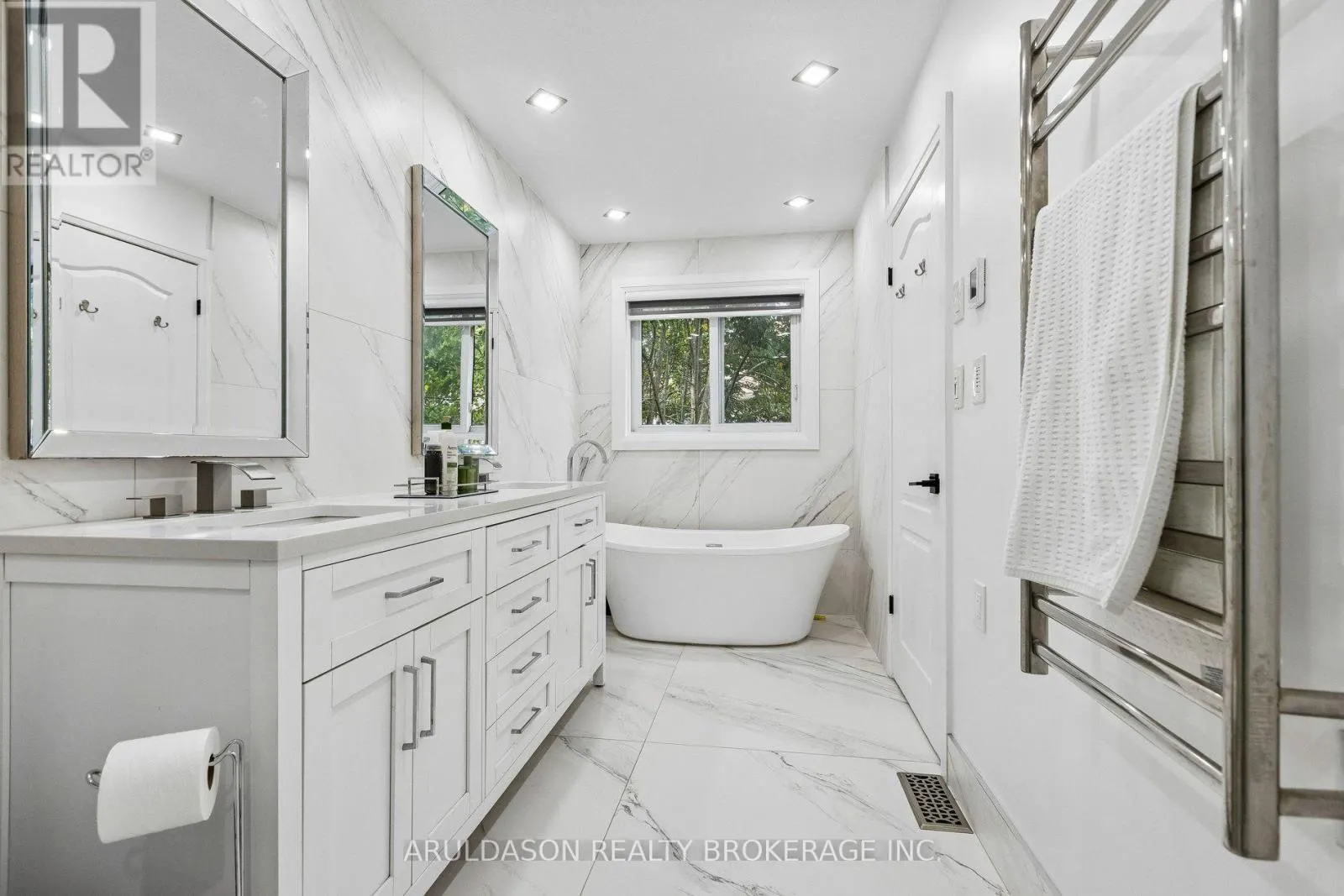 827 GREY ALDER COURT