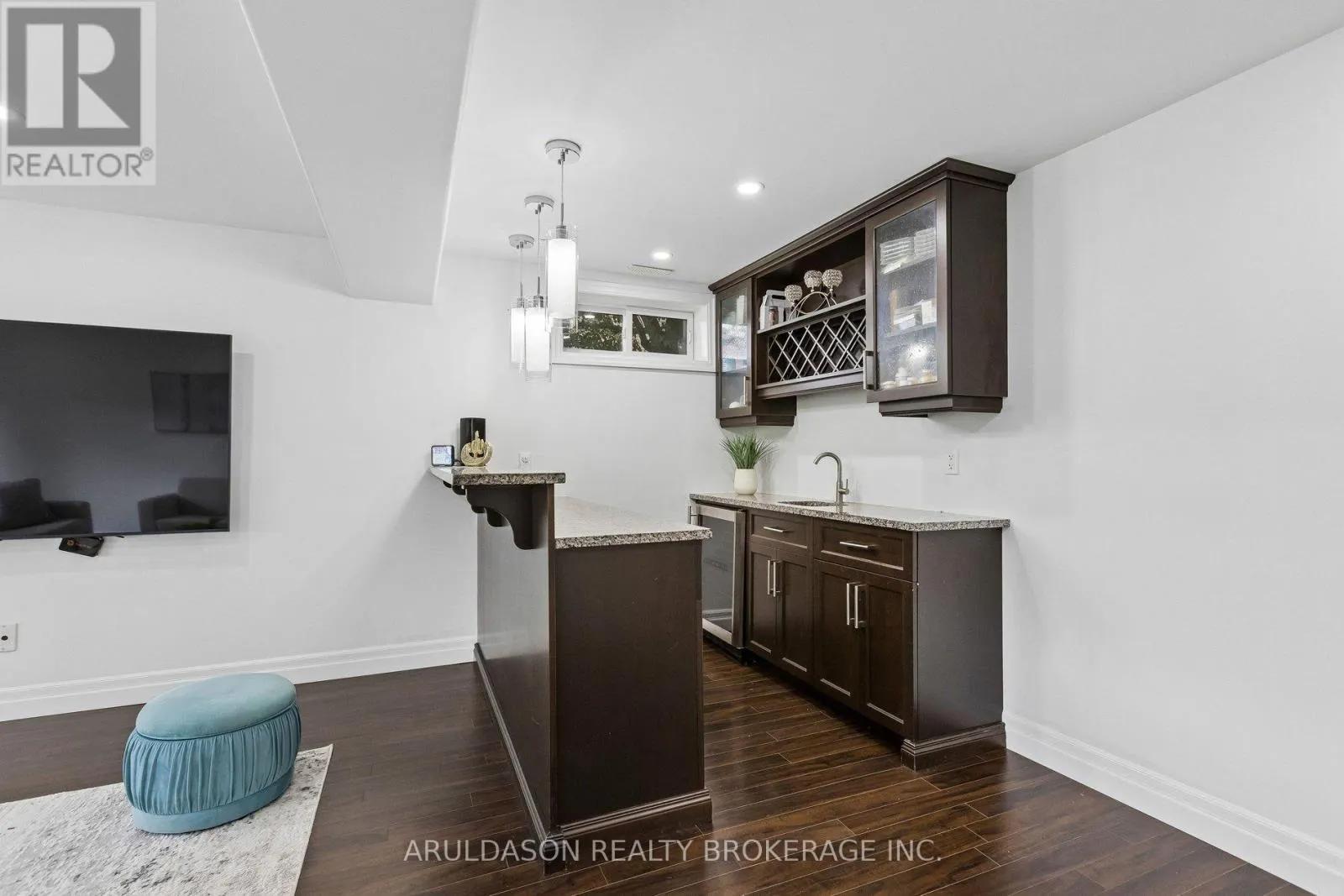 827 GREY ALDER COURT