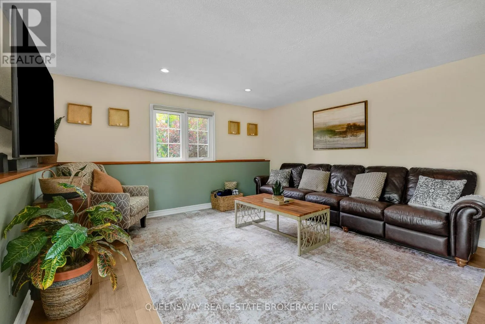 46 GREENWICH DRIVE