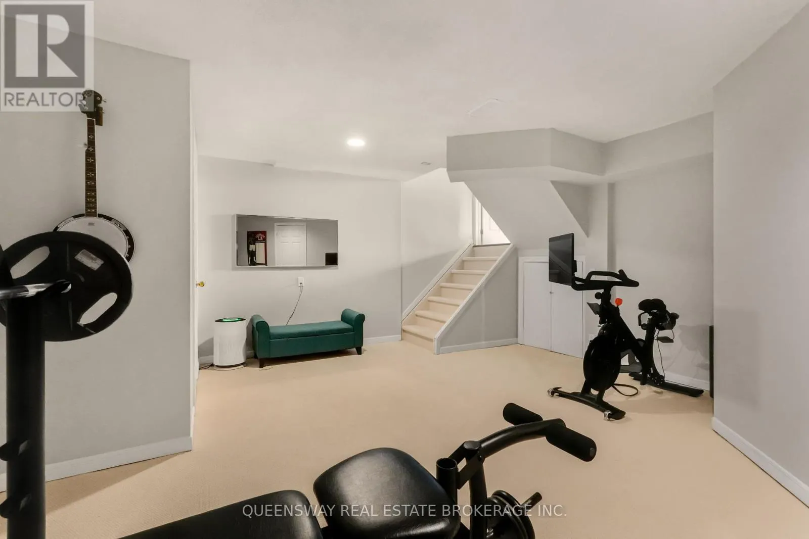 46 GREENWICH DRIVE