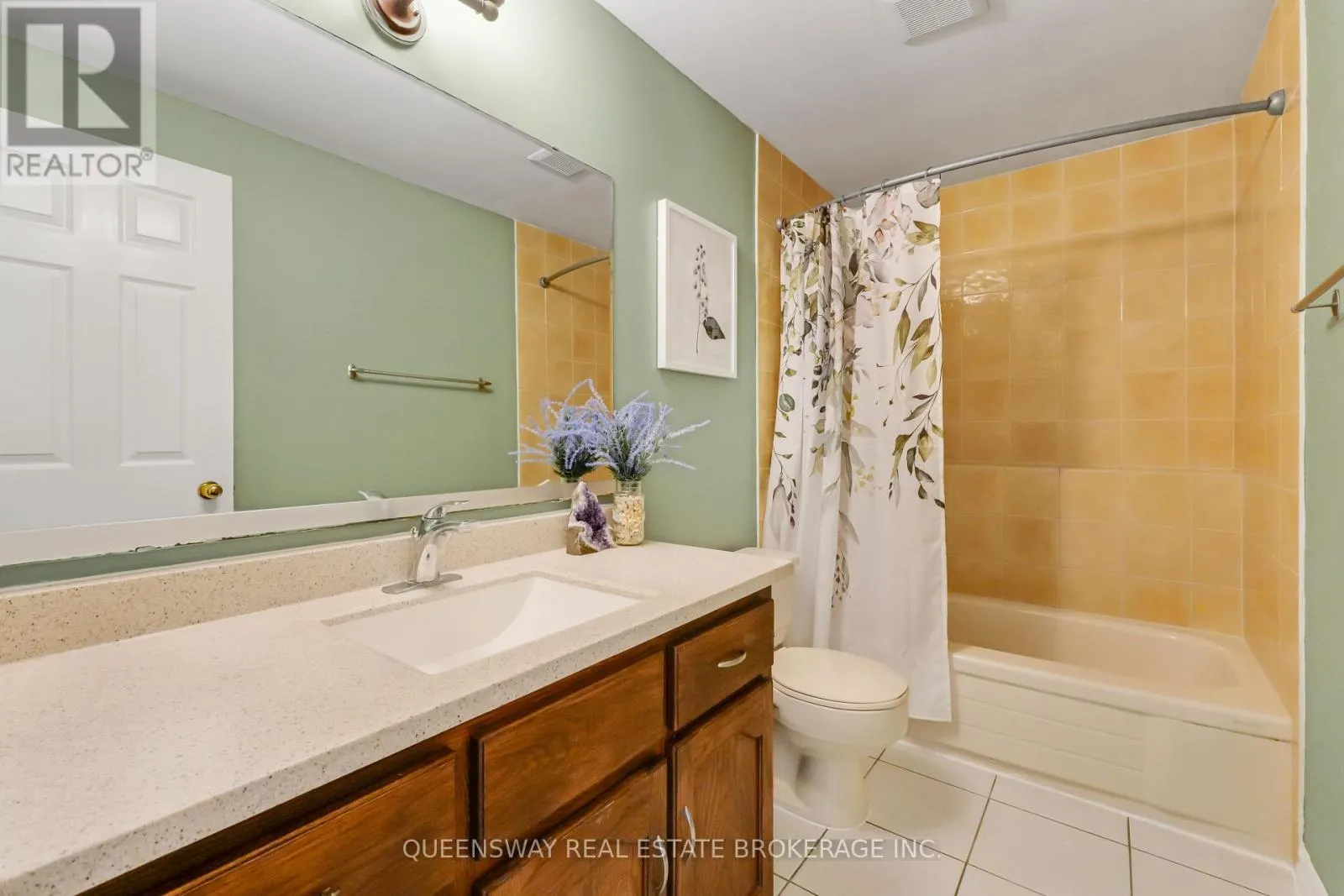 46 GREENWICH DRIVE