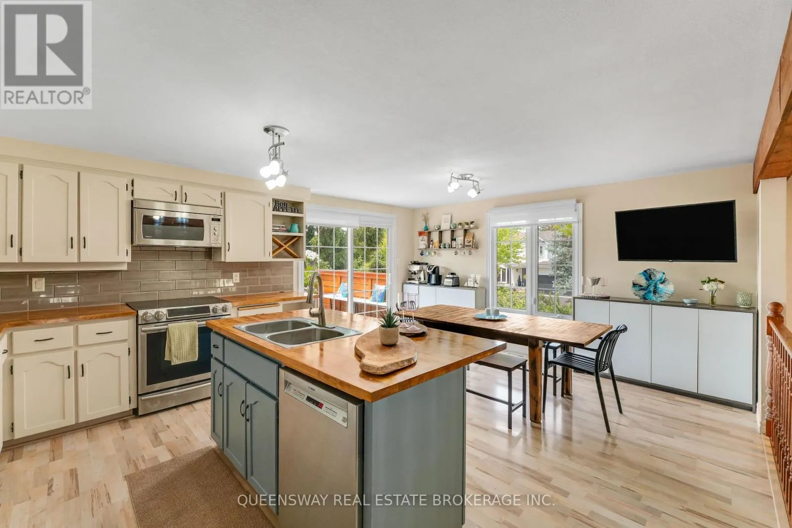 46 GREENWICH DRIVE