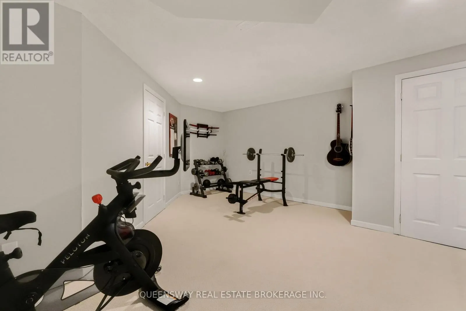 46 GREENWICH DRIVE