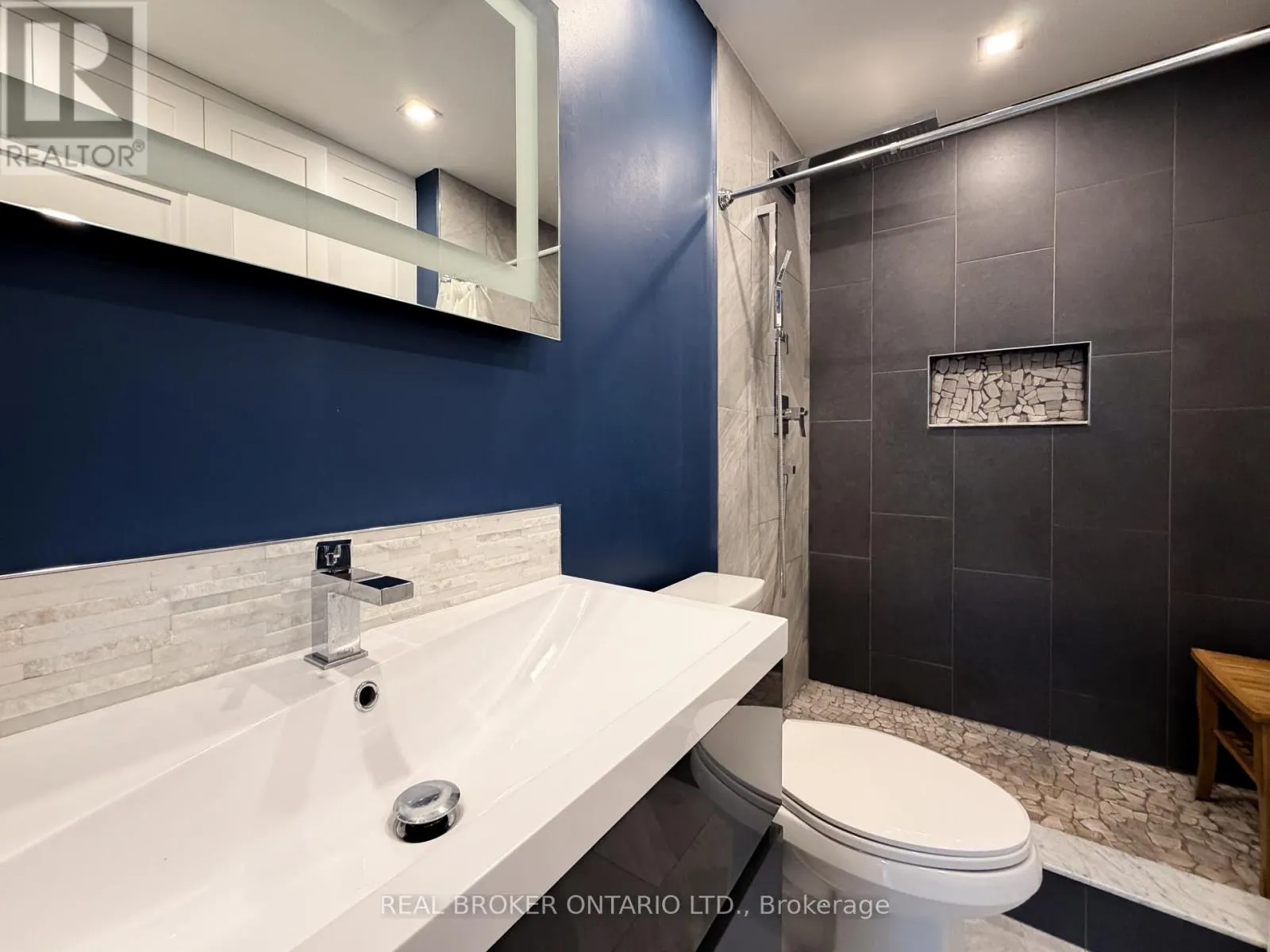 12 - 140 GEORGE STREET W
