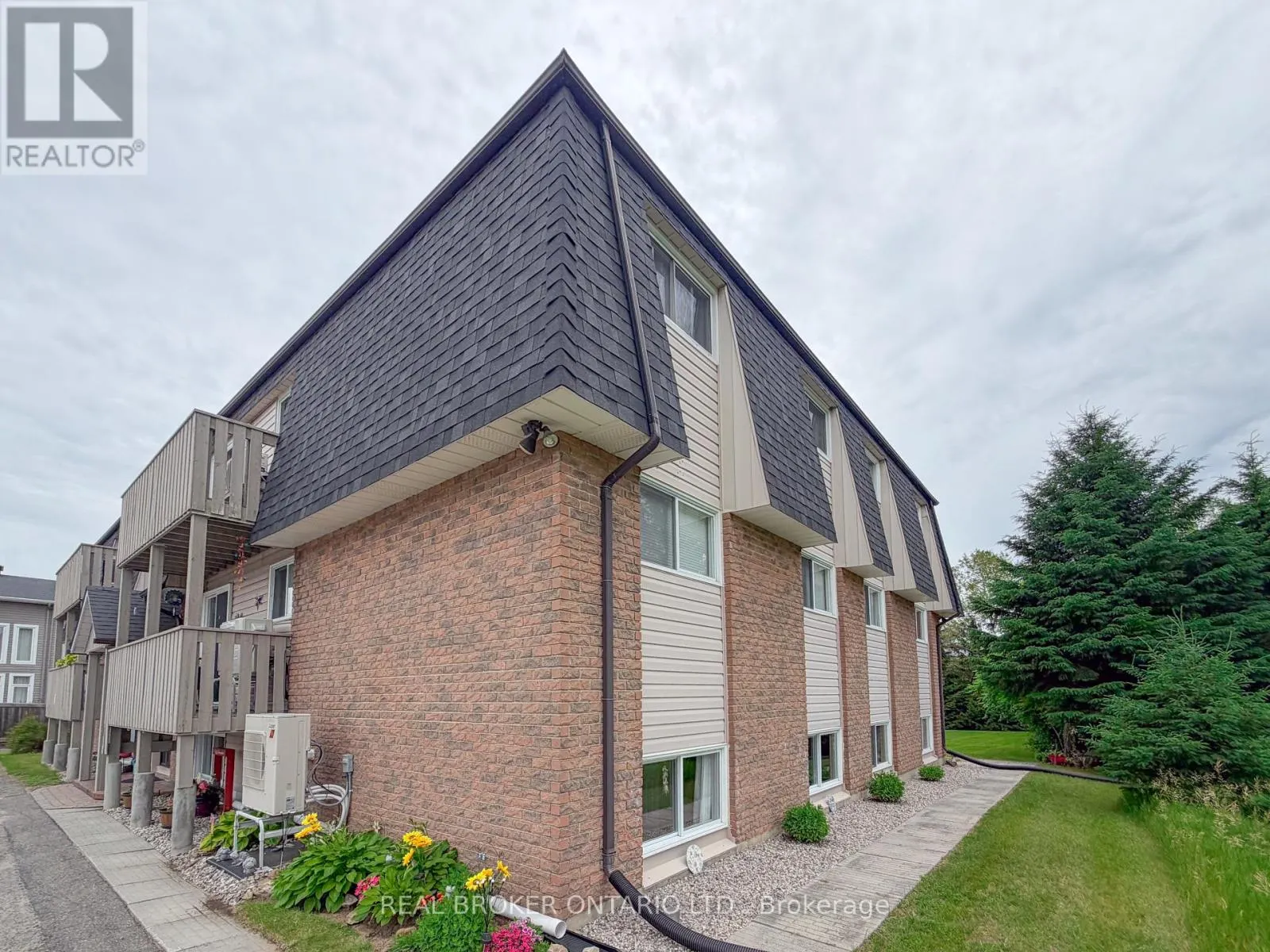 12 - 140 GEORGE STREET W