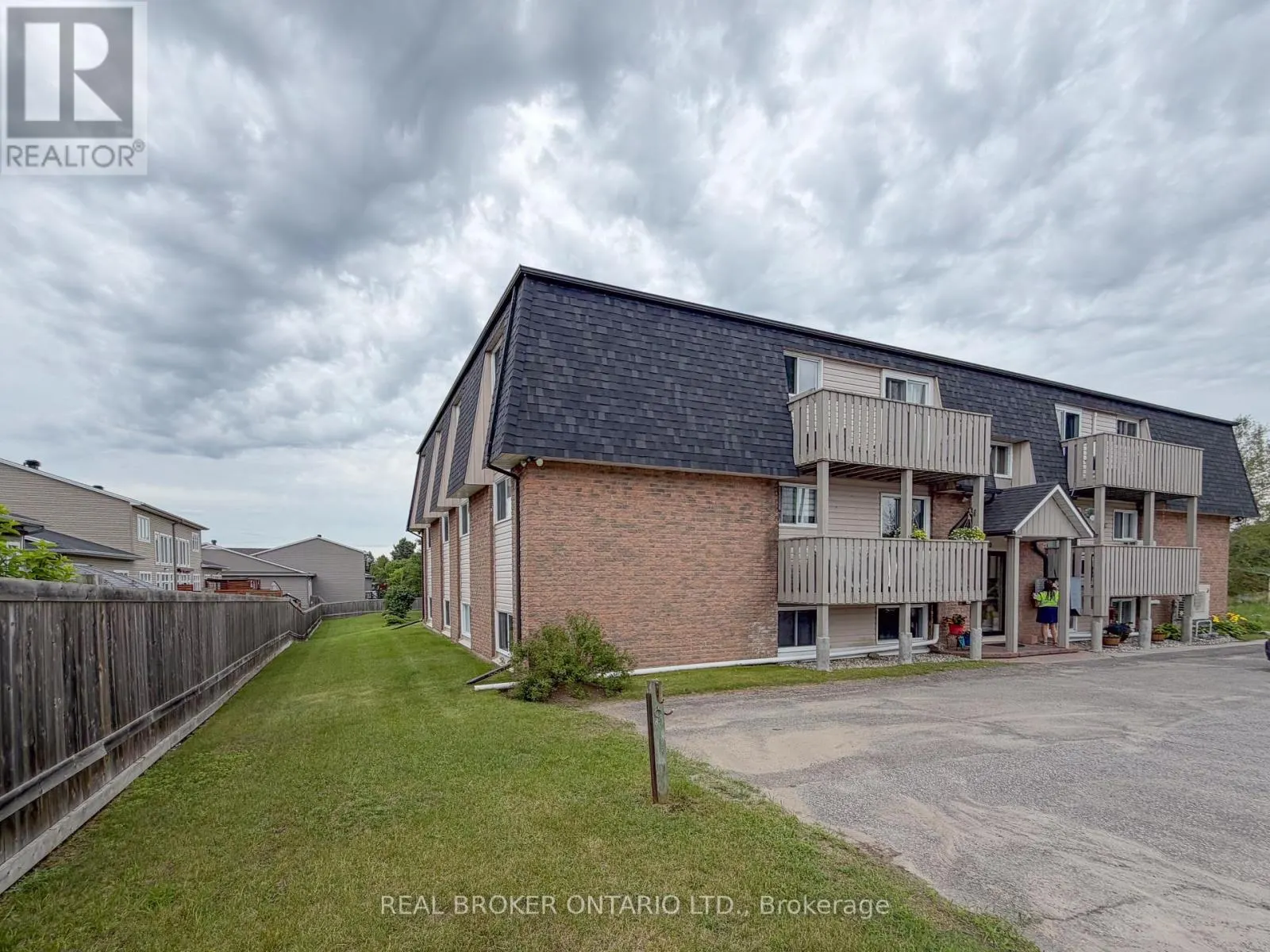 12 - 140 GEORGE STREET W