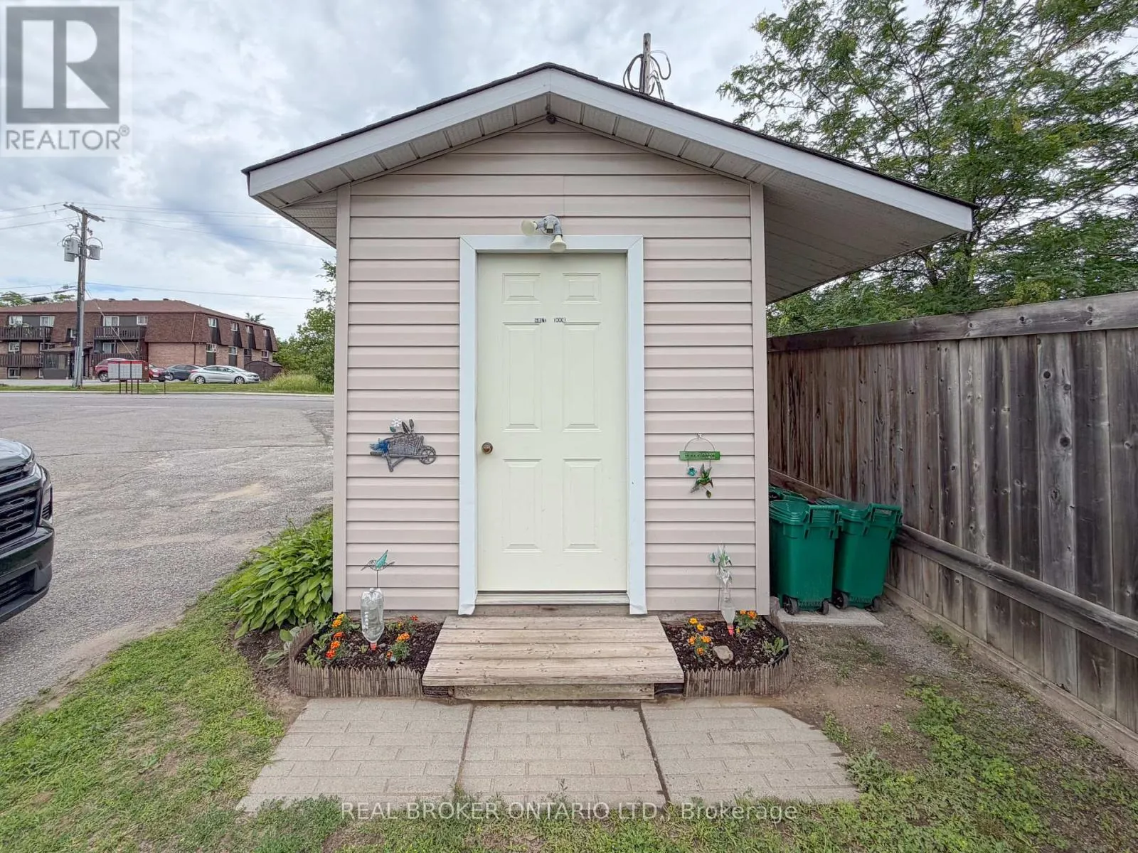 12 - 140 GEORGE STREET W