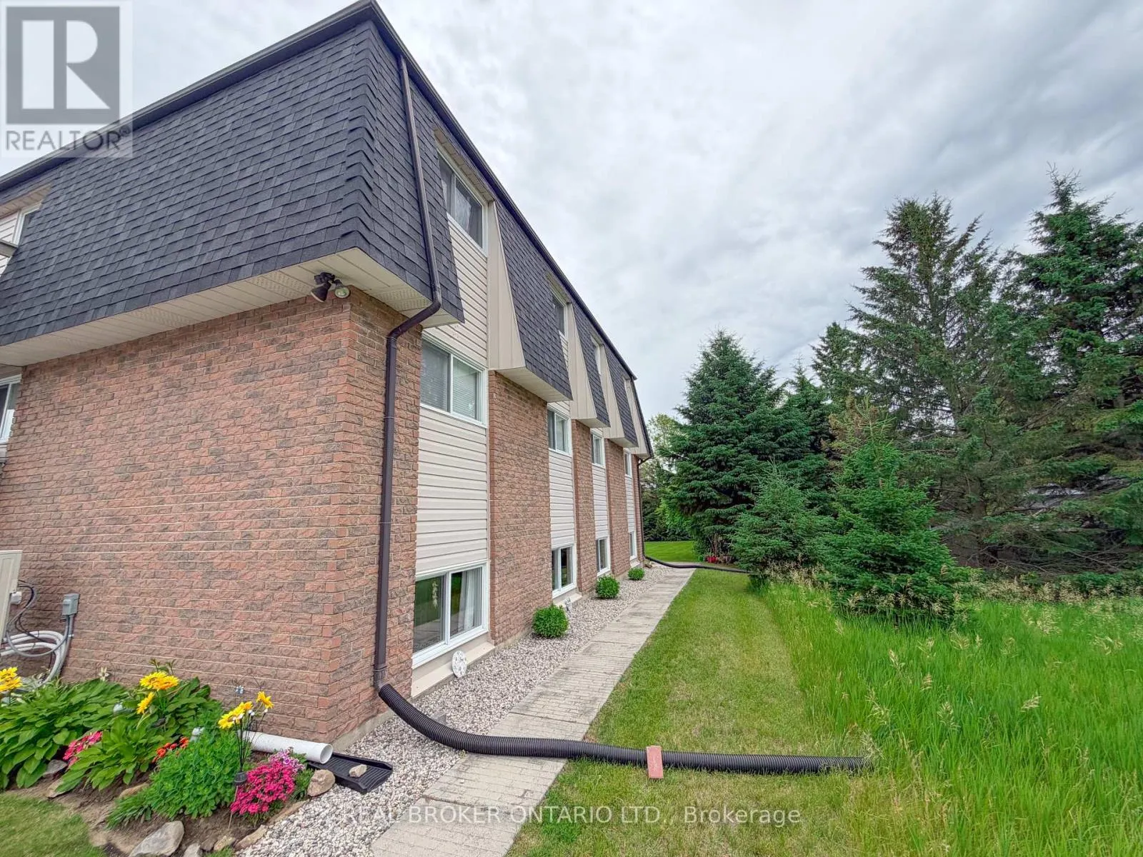 12 - 140 GEORGE STREET W