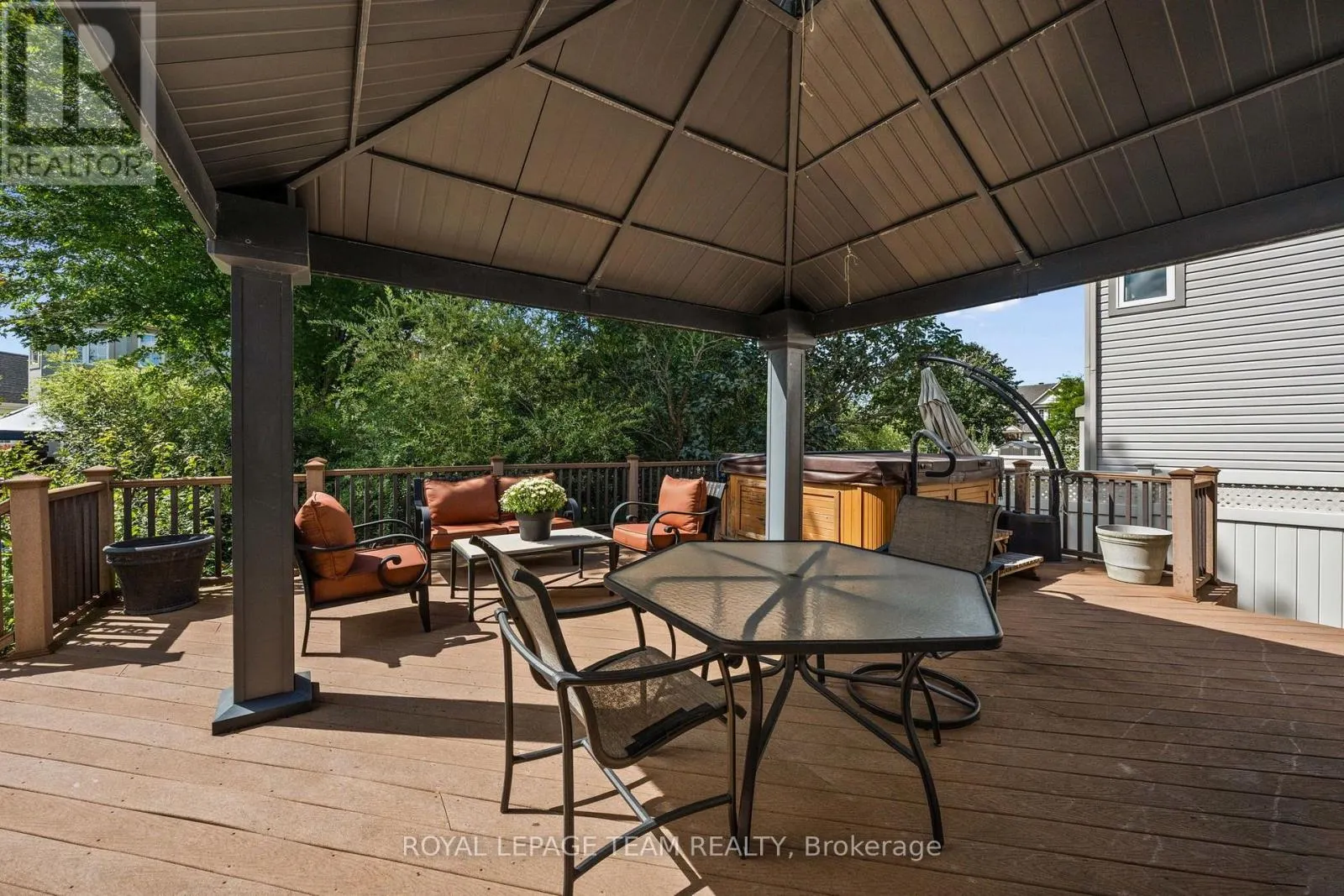 6 KNOTWOOD COURT