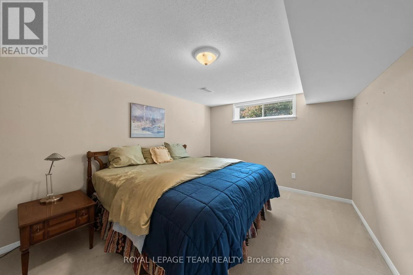 6 KNOTWOOD COURT