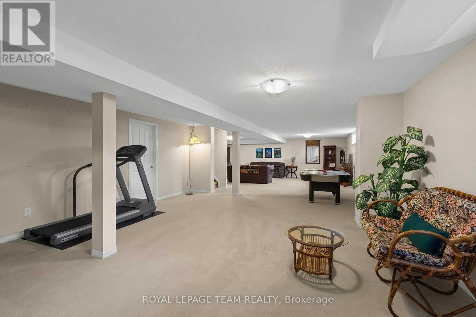6 KNOTWOOD COURT