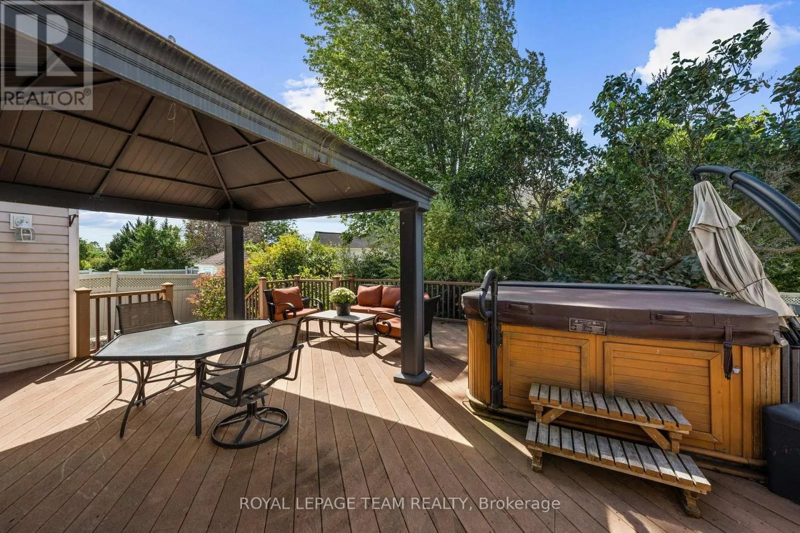 6 KNOTWOOD COURT