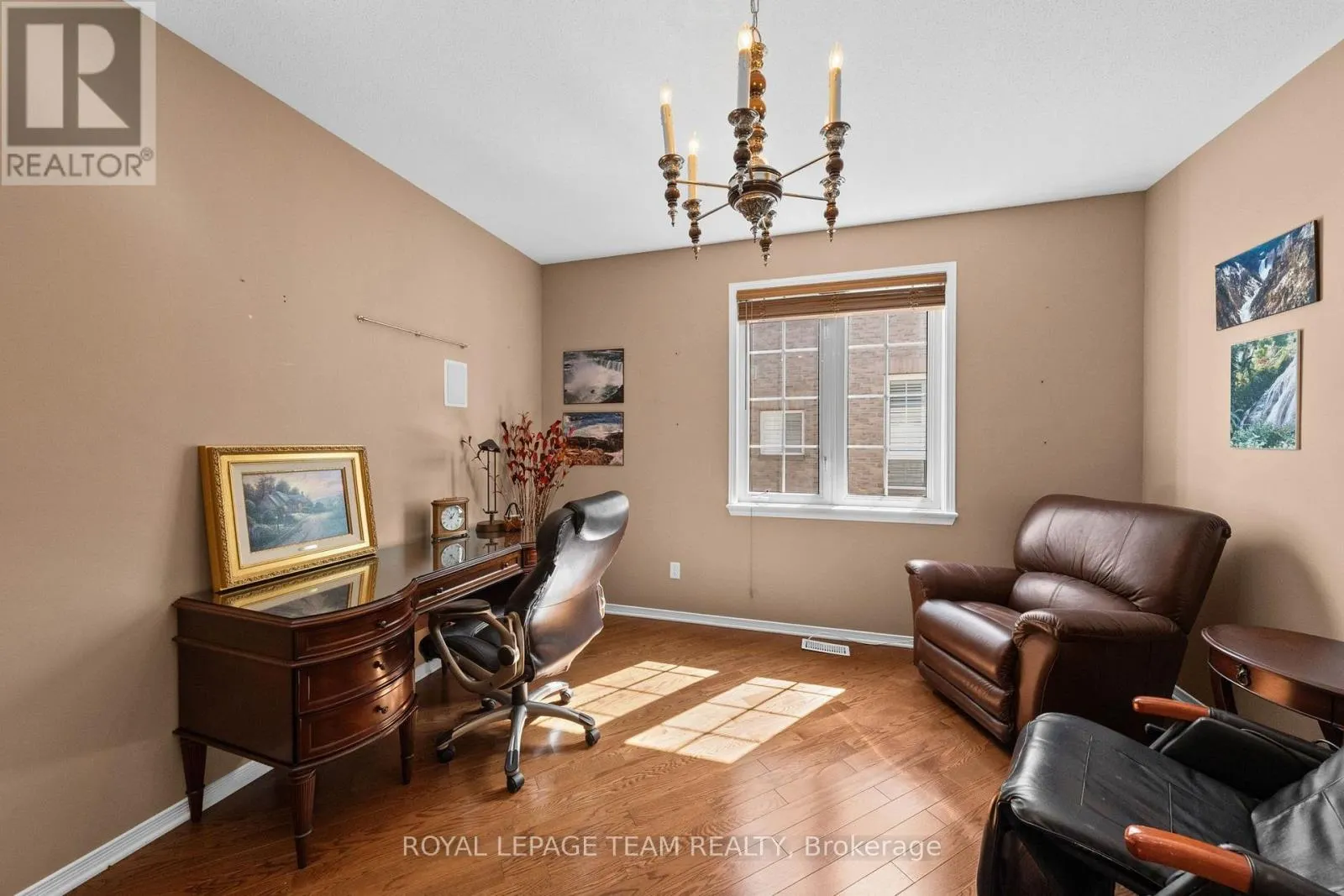 6 KNOTWOOD COURT