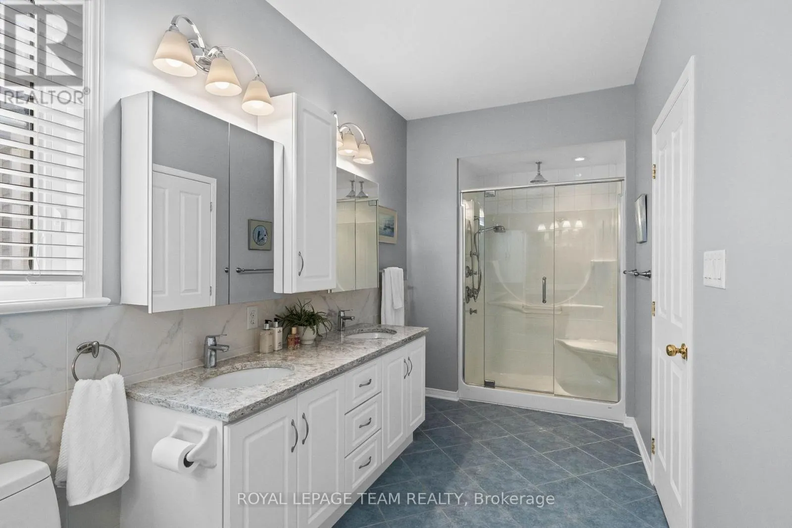 6 KNOTWOOD COURT