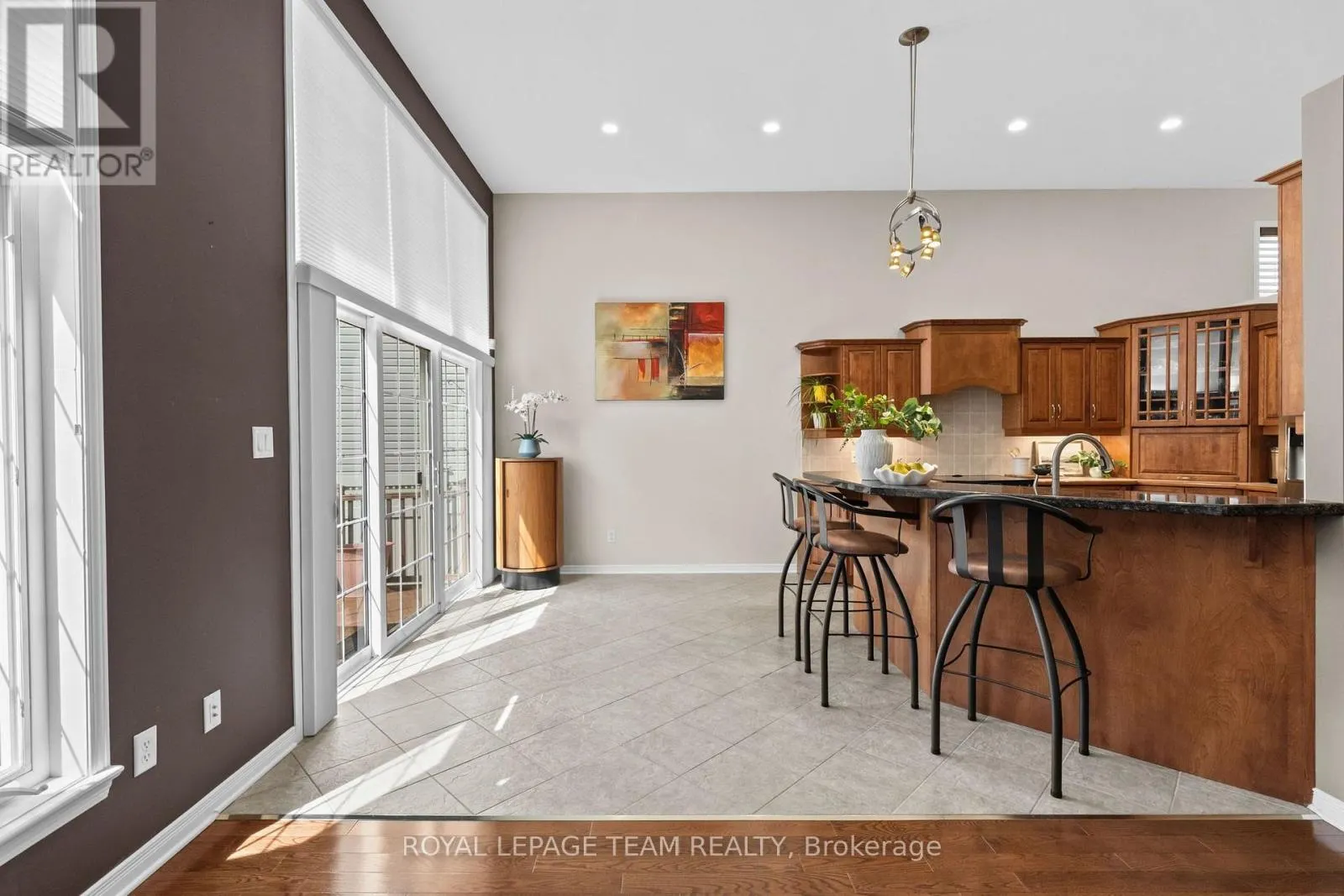 6 KNOTWOOD COURT
