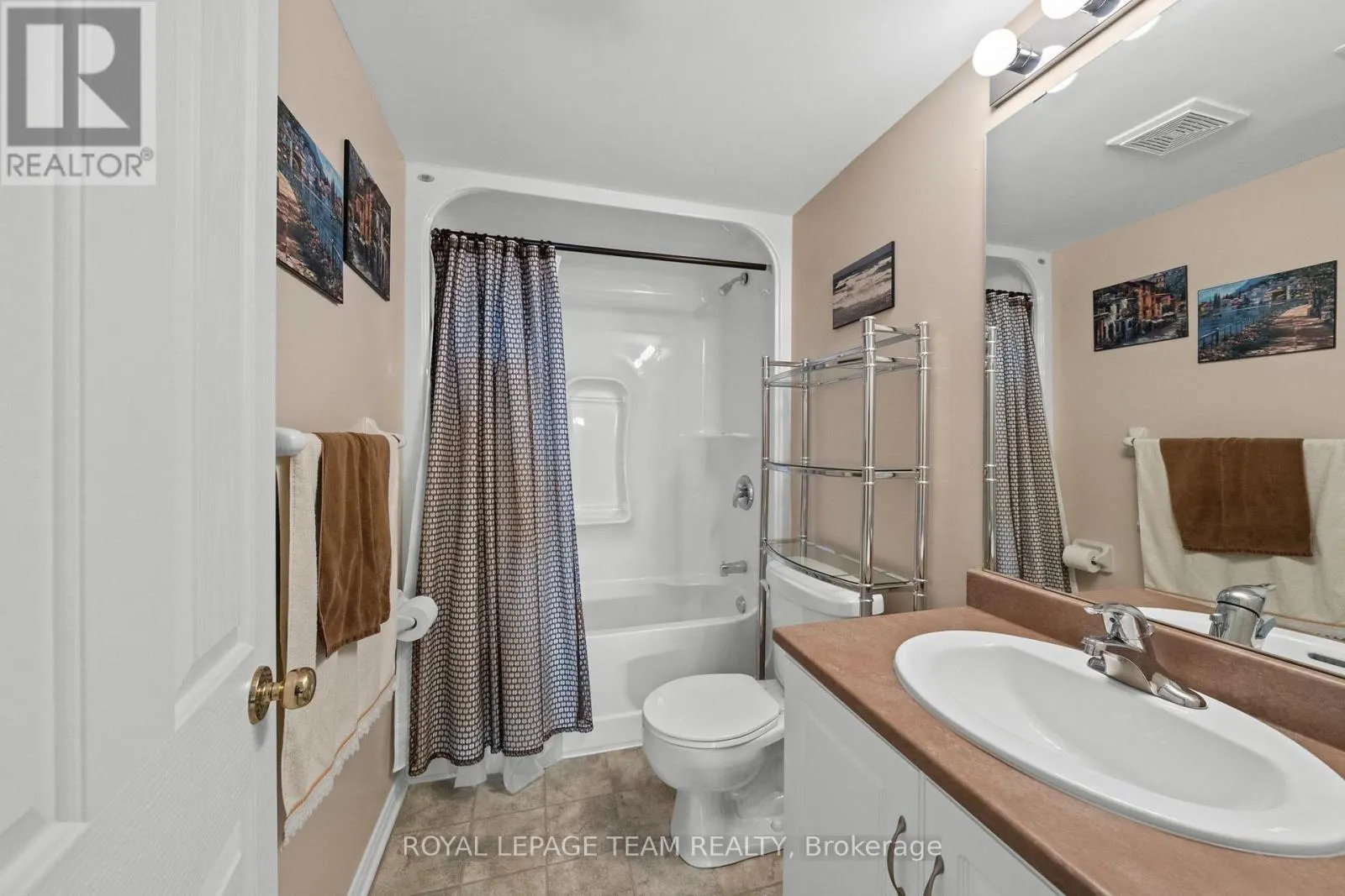 6 KNOTWOOD COURT