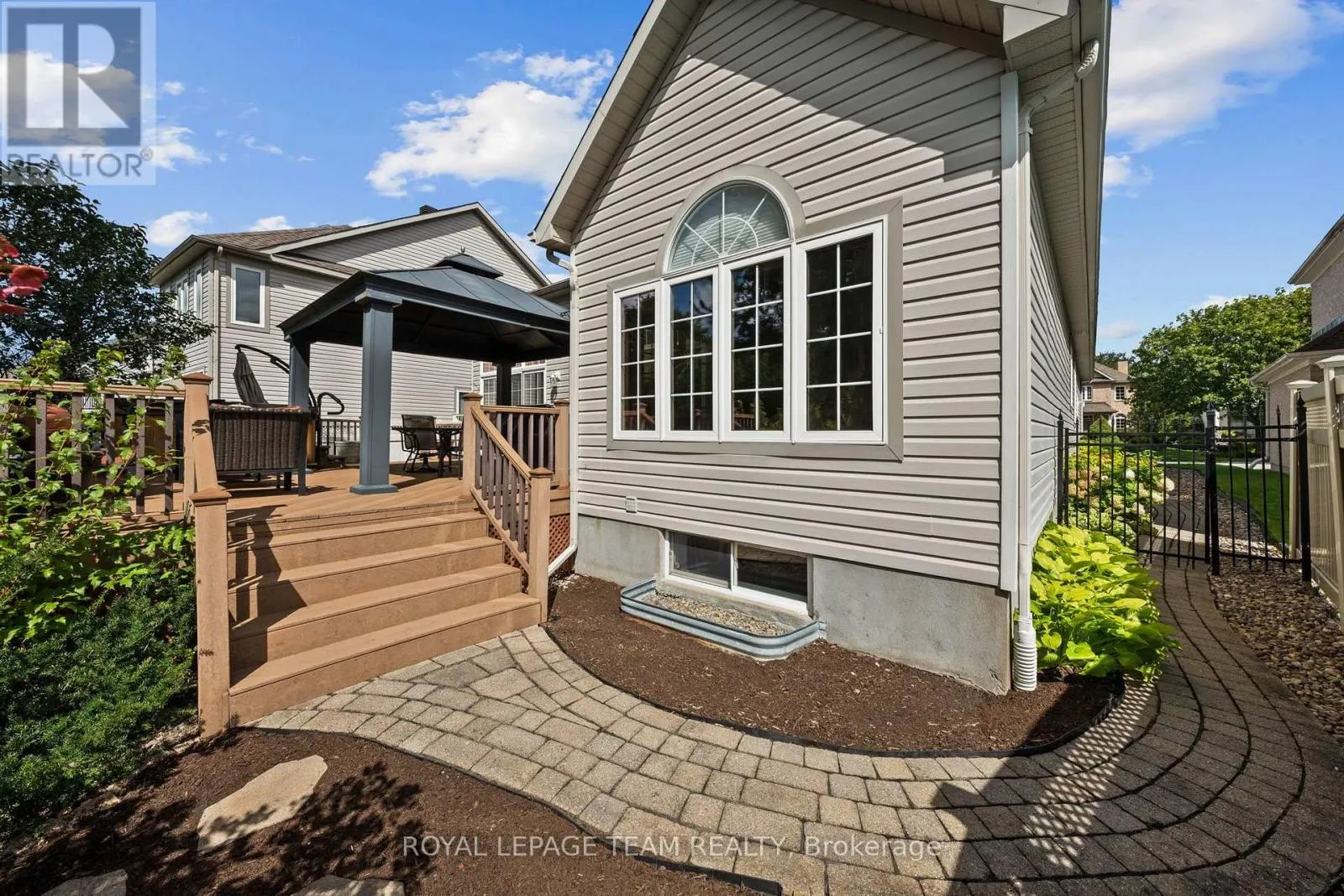 6 KNOTWOOD COURT
