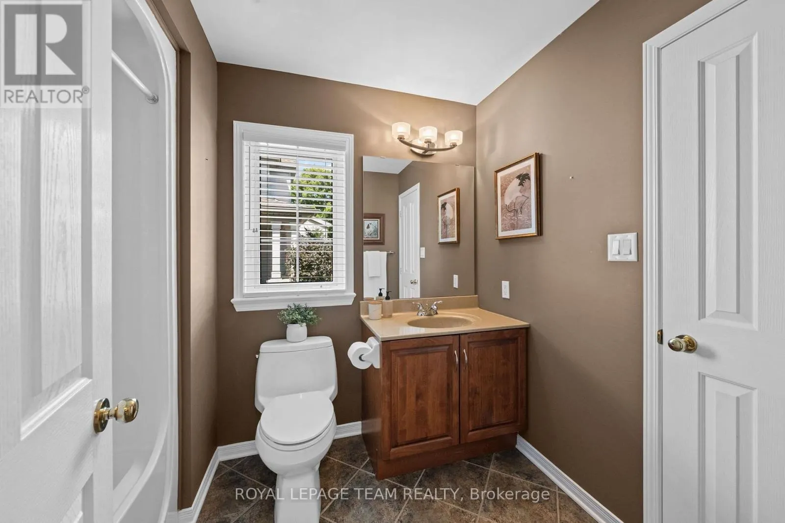 6 KNOTWOOD COURT