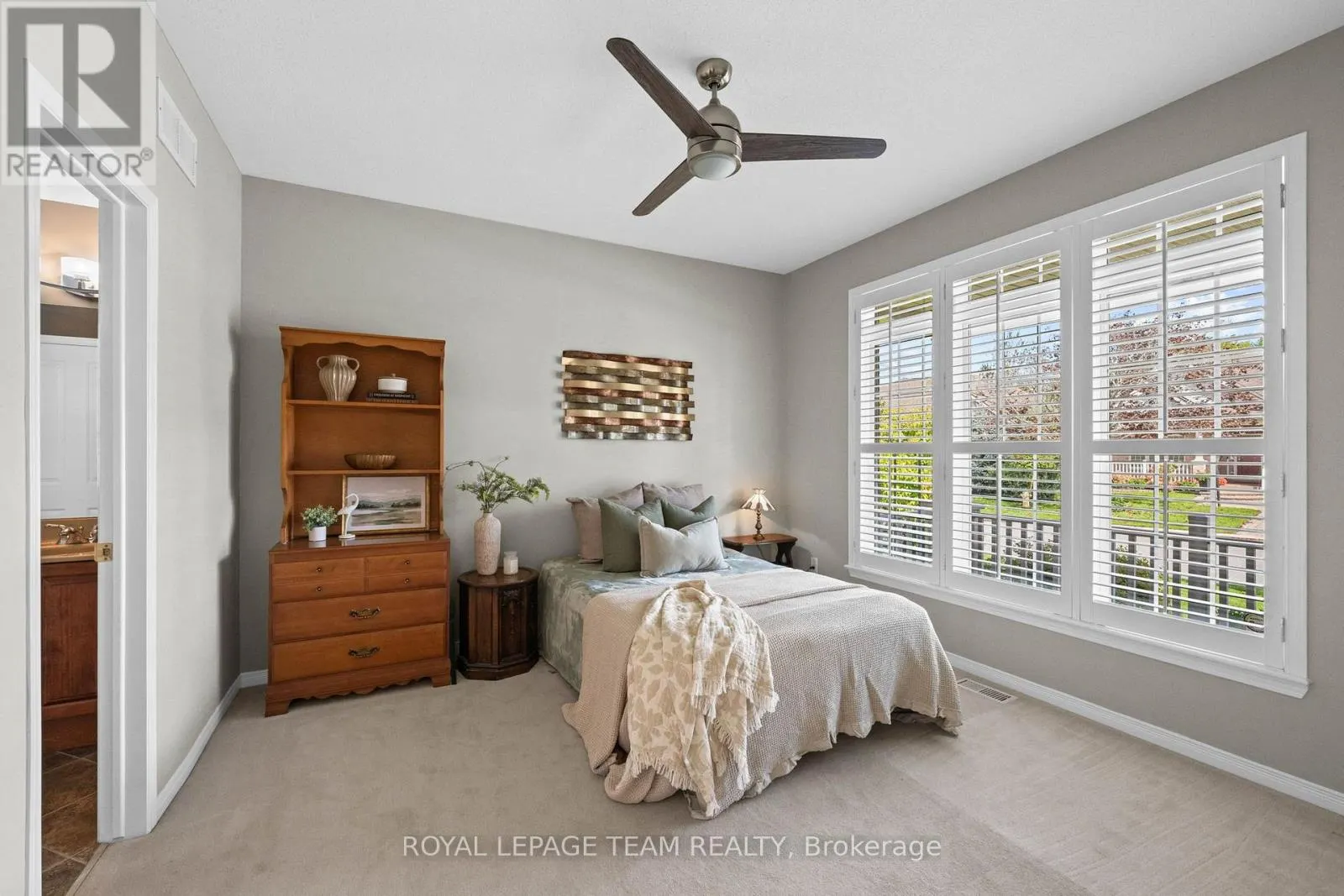6 KNOTWOOD COURT