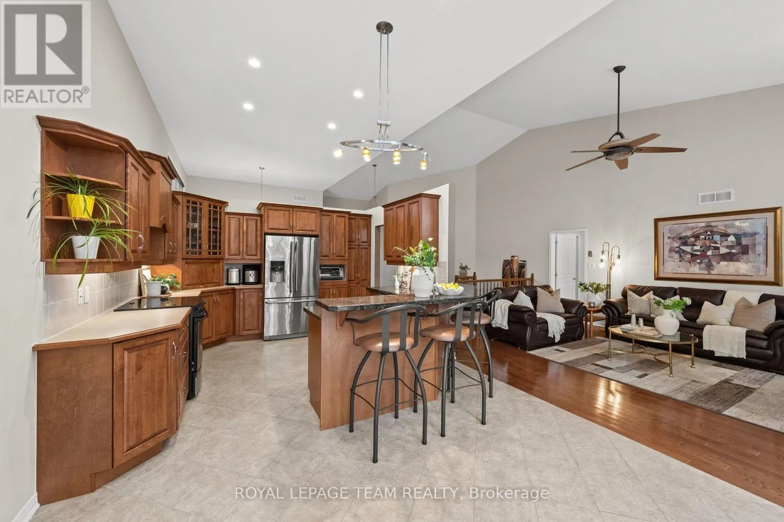 6 KNOTWOOD COURT