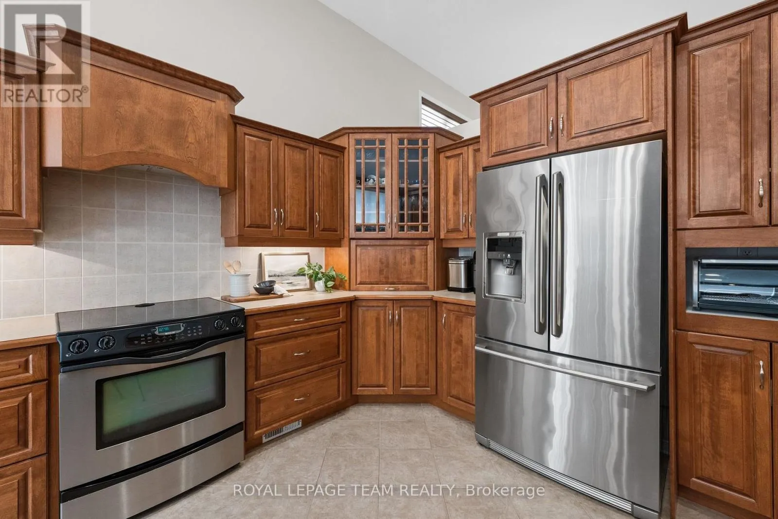 6 KNOTWOOD COURT