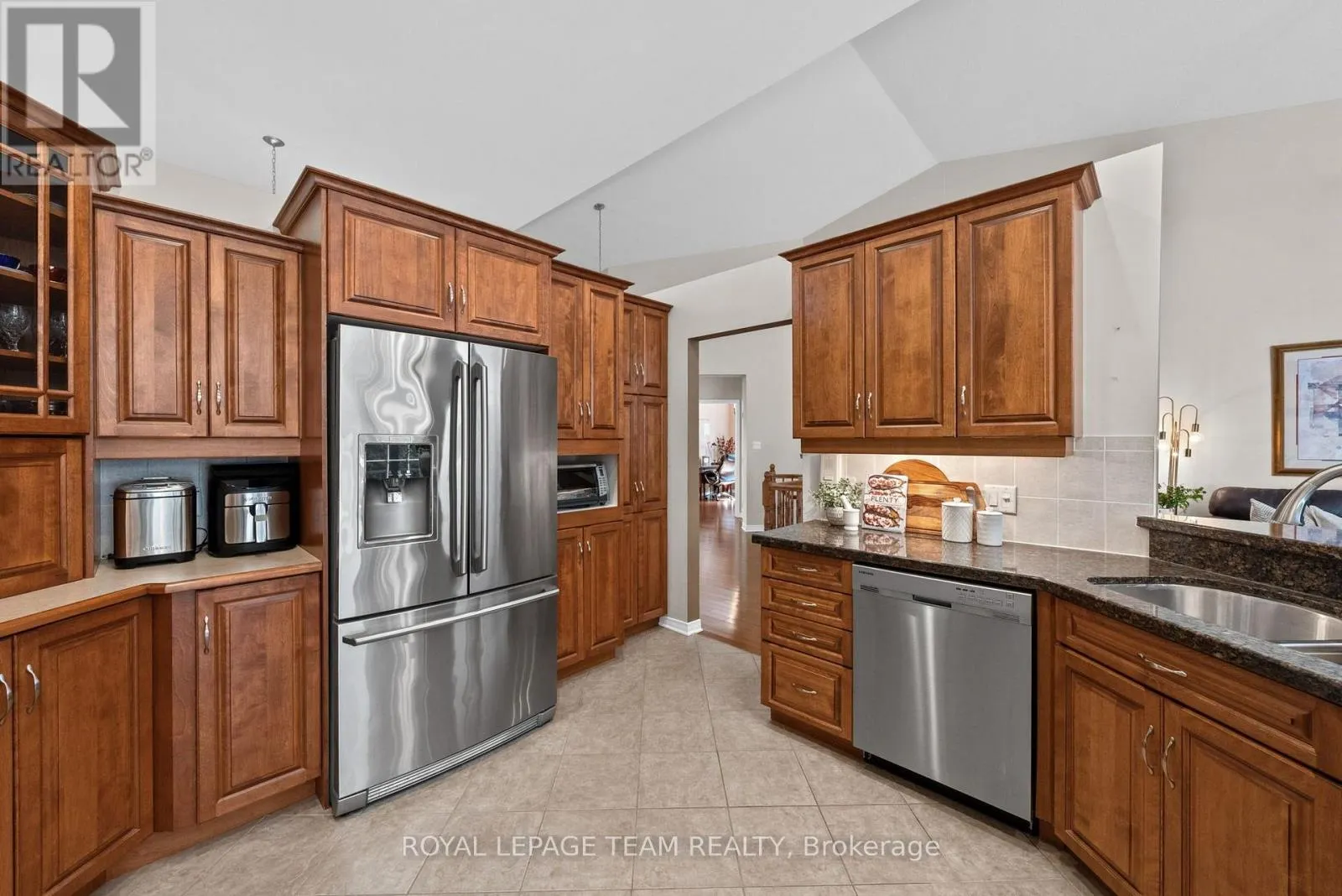 6 KNOTWOOD COURT