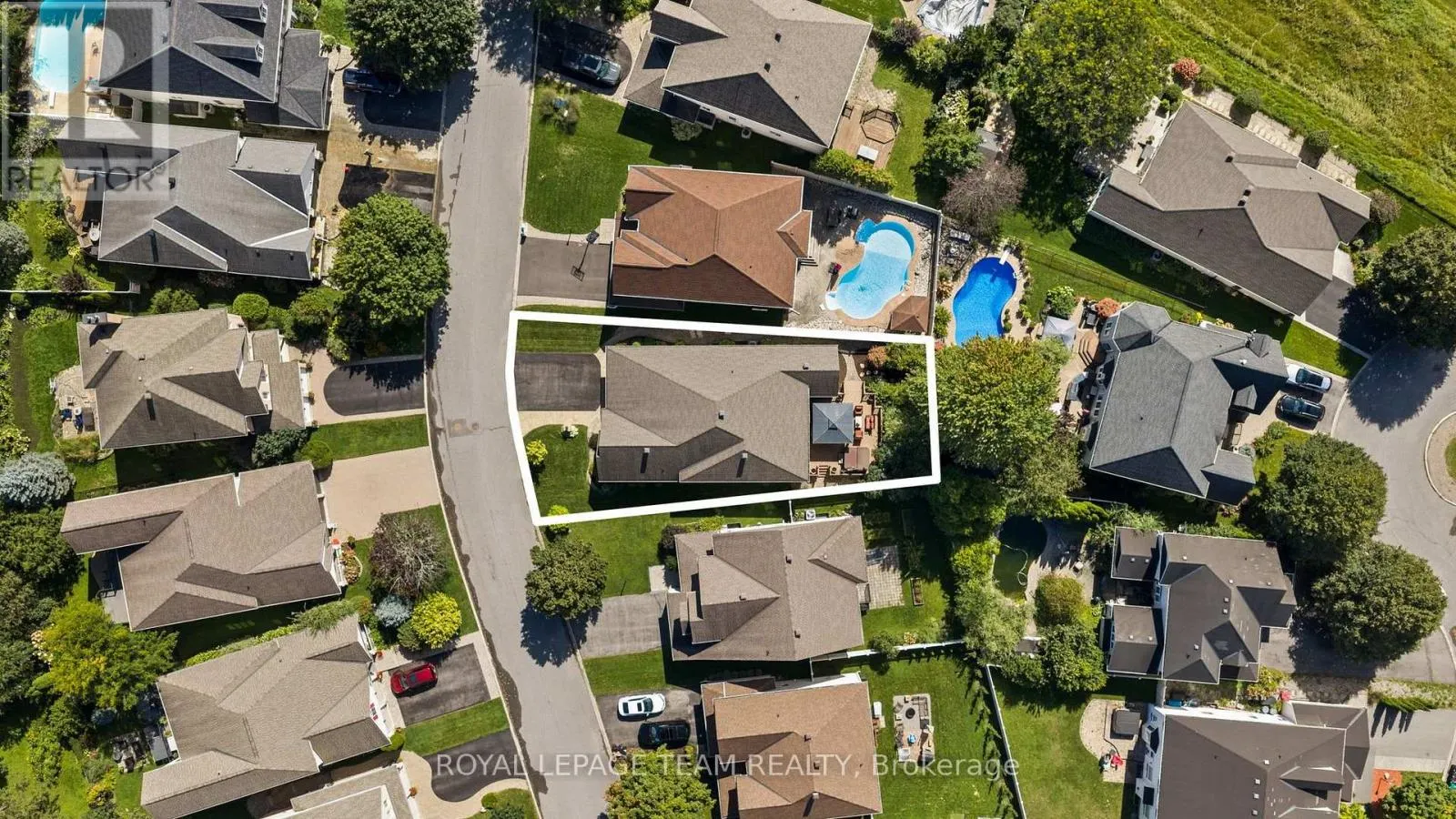 6 KNOTWOOD COURT